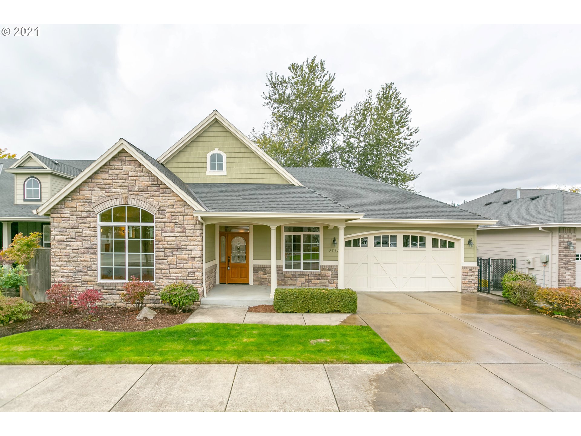 3211 SE LAURA AVE (1 of 32)