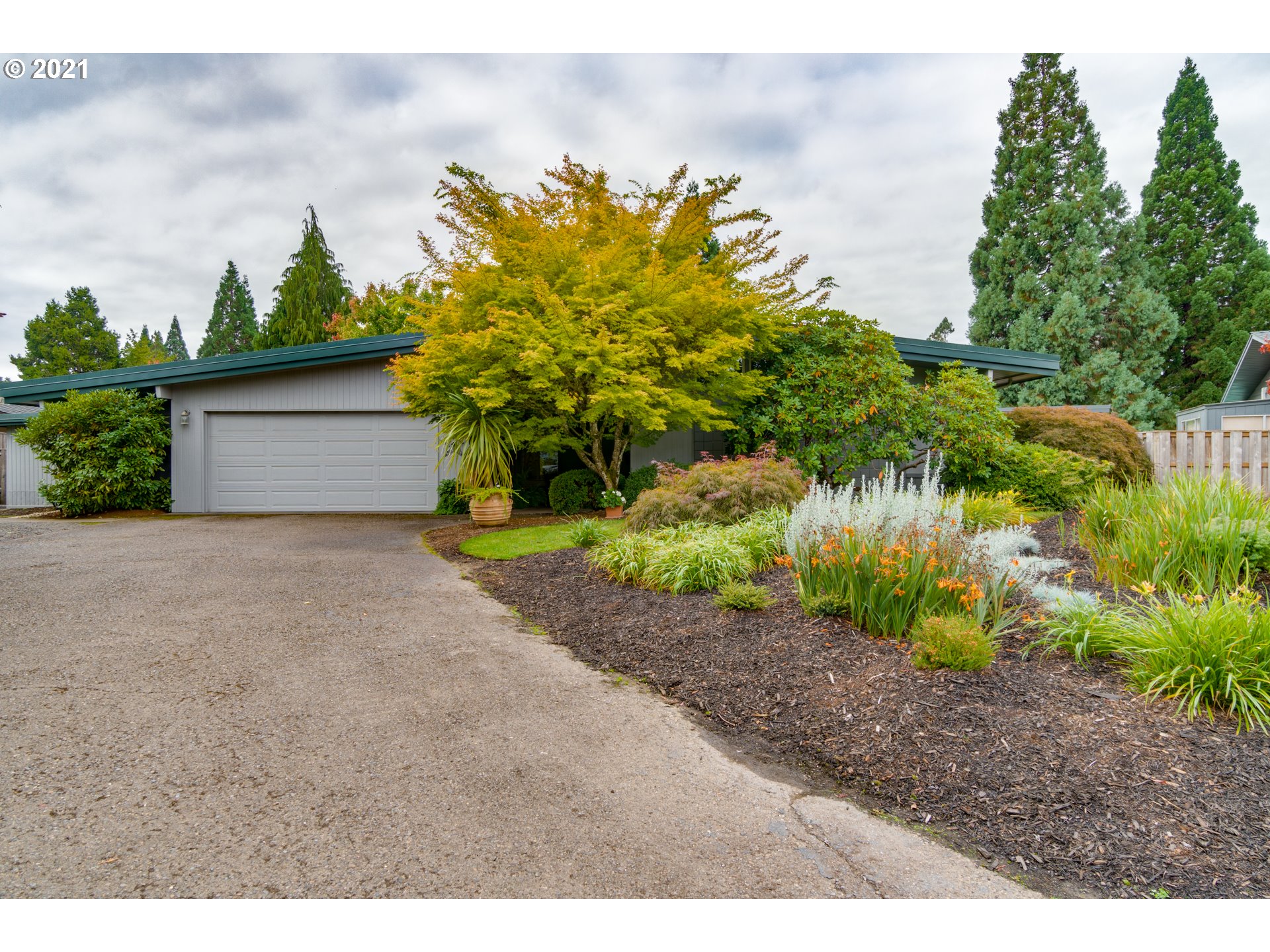 1811 NW SAINT ANDREWS DR (1 of 32)