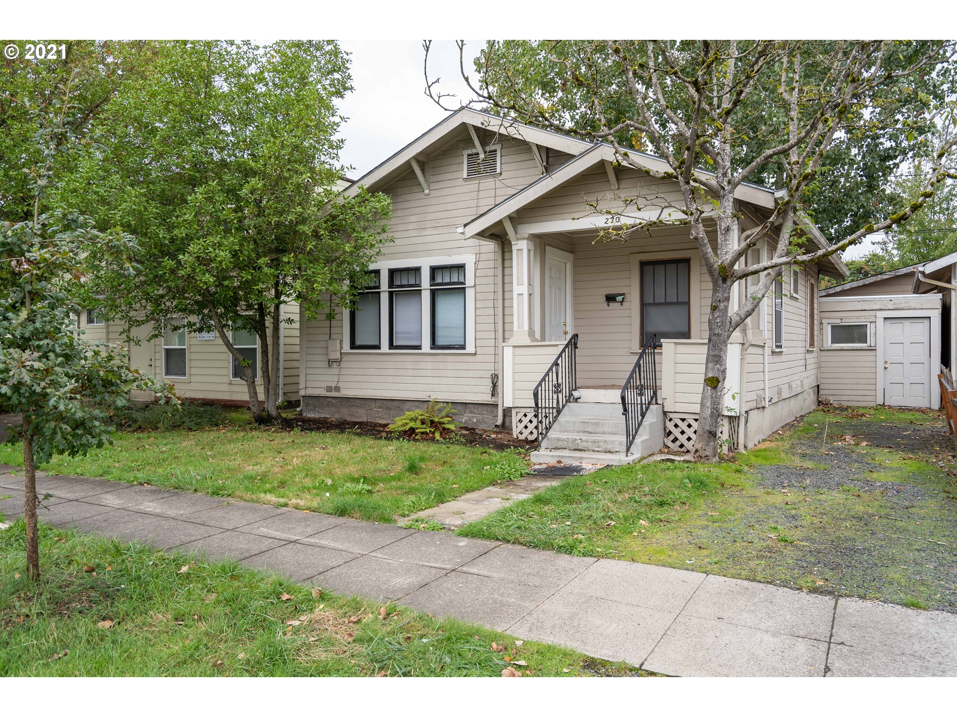 270 E 16TH AVE (1 of 22)