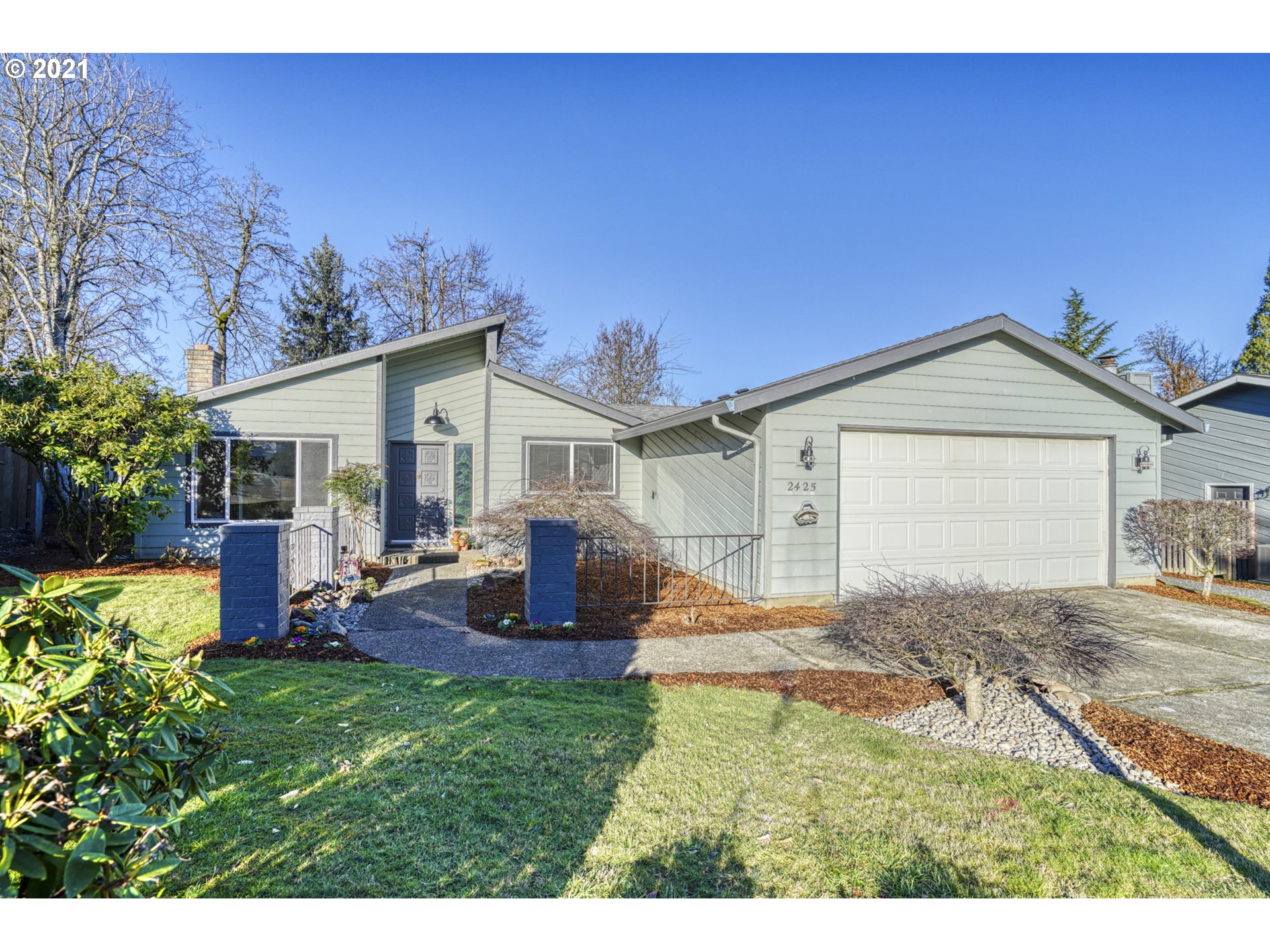 2425 SW ORCHARD AVE (1 of 30)