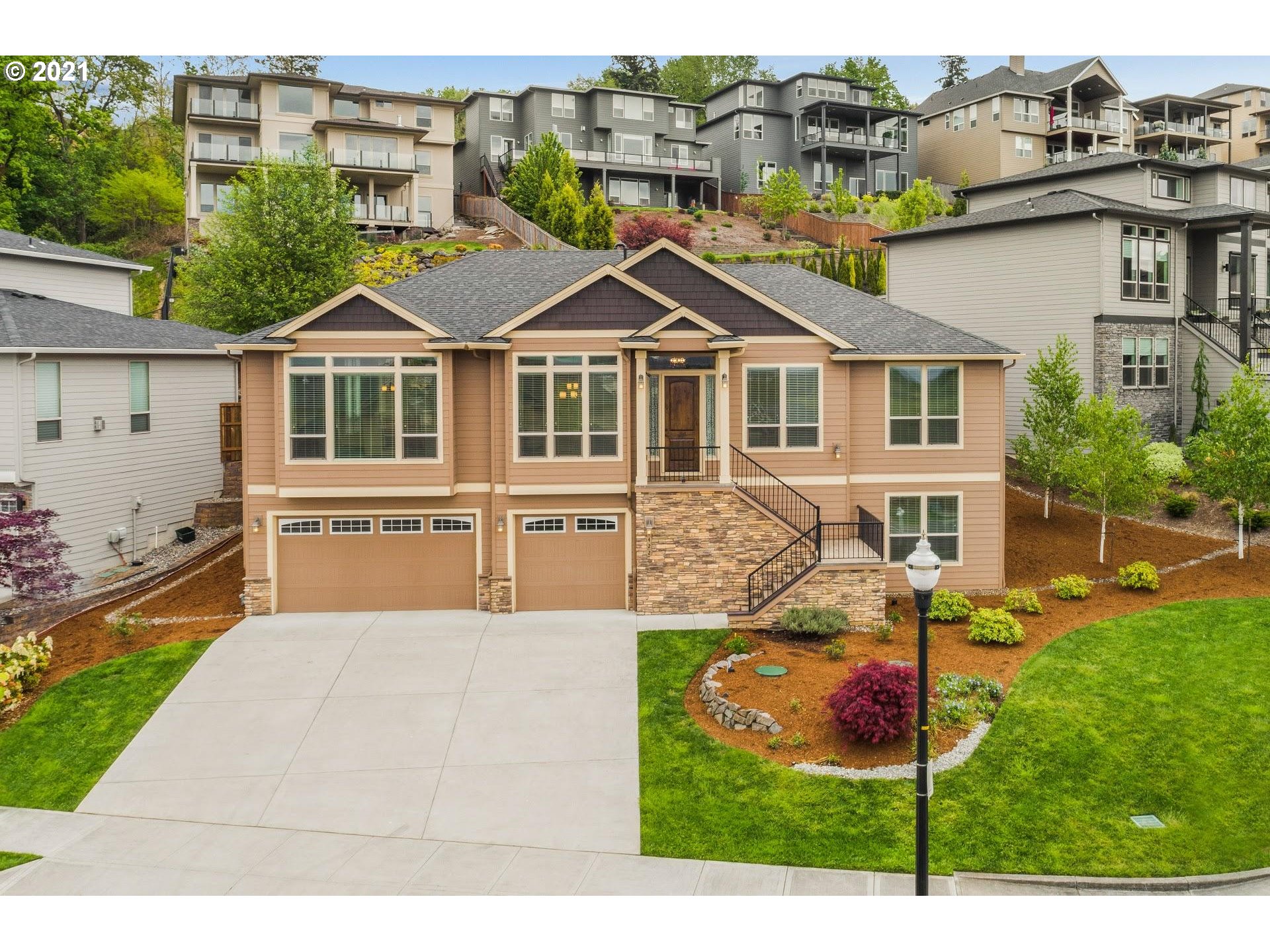 2422 NW LARKSPUR CT (1 of 32)