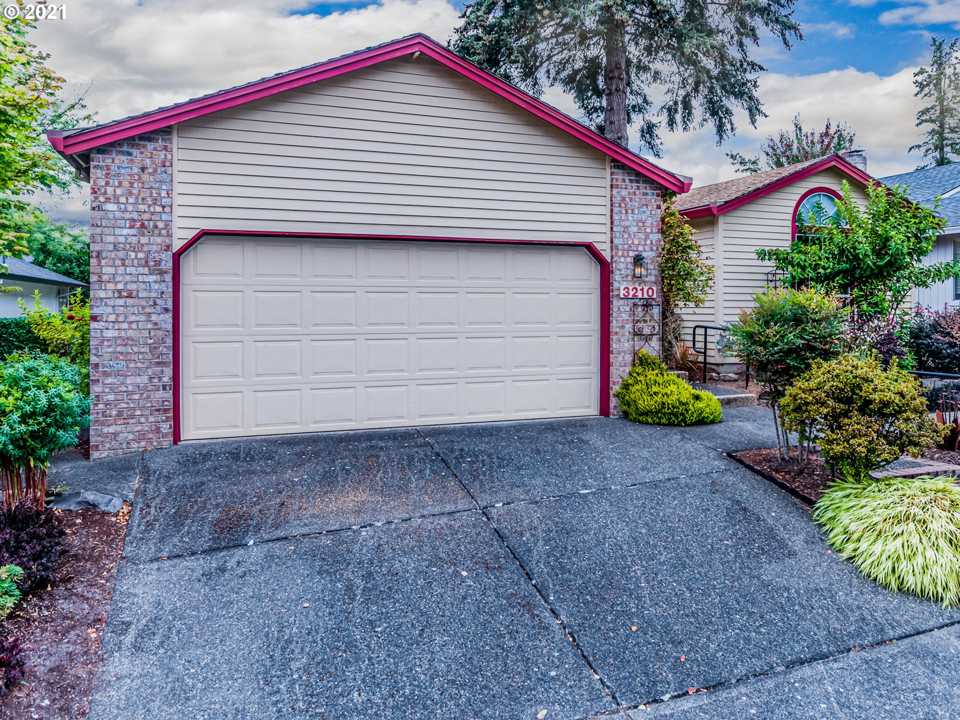 3210 SE 156TH AVE (1 of 28)