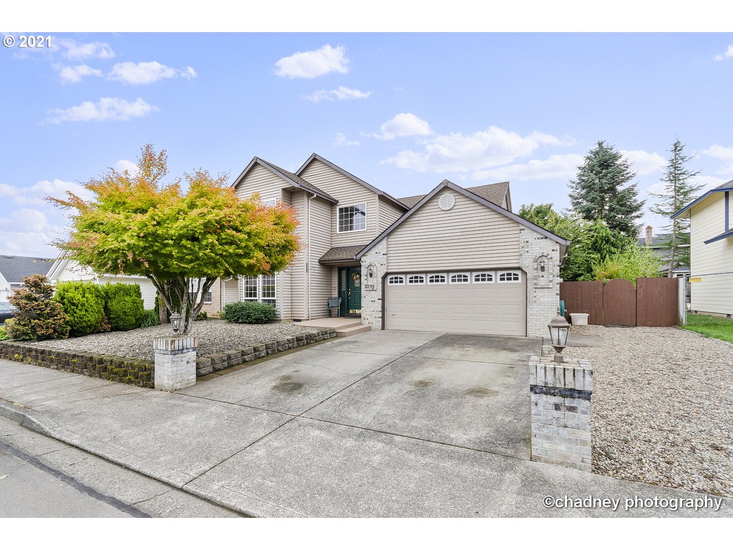 700 SW 27TH WAY (1 of 32)
