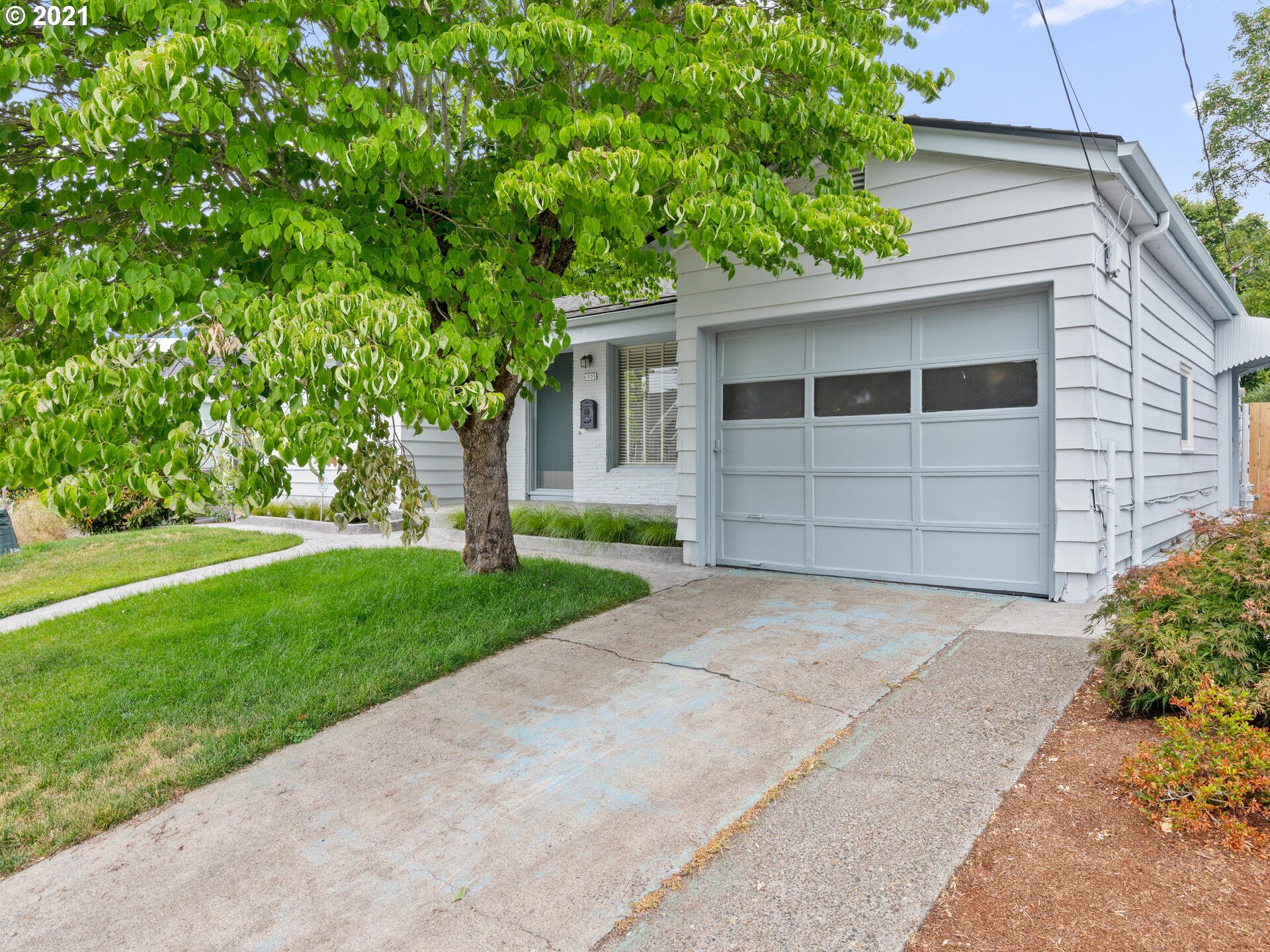 6906 N GREELEY AVE (1 of 32)