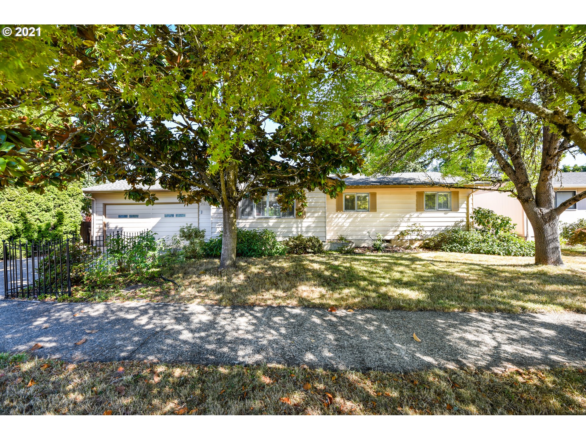 753 HATTON AVE (1 of 32)