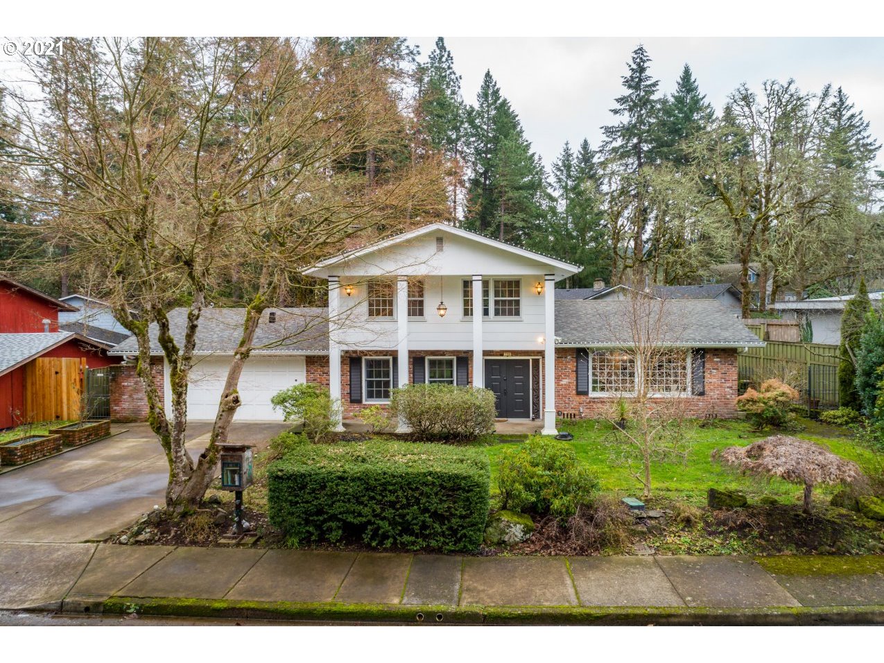 750 FOOTHILL DR (1 of 16)
