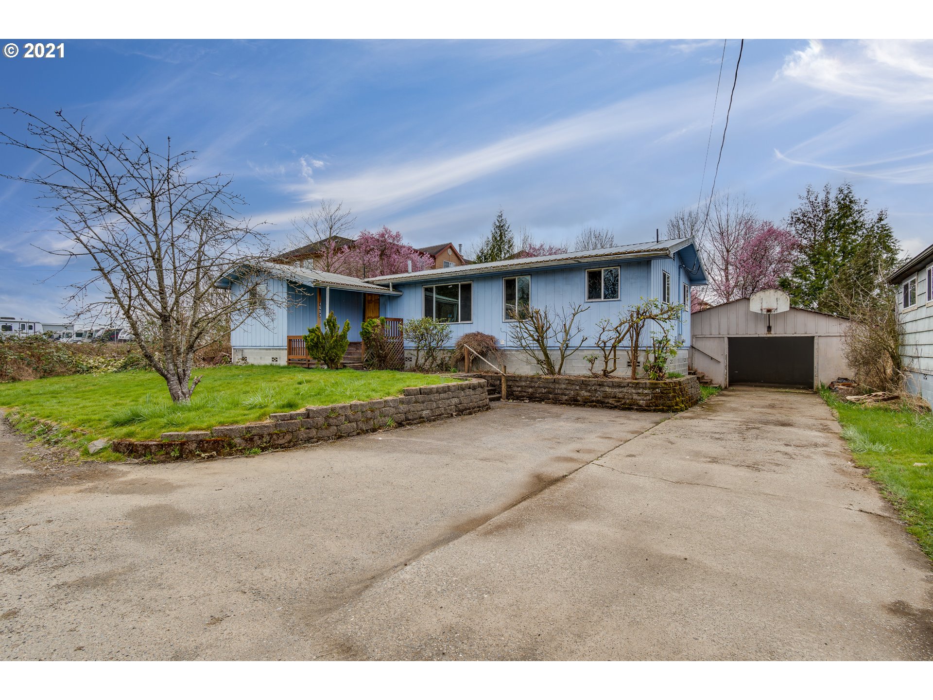 1553 SW Pacific AVE (1 of 29)