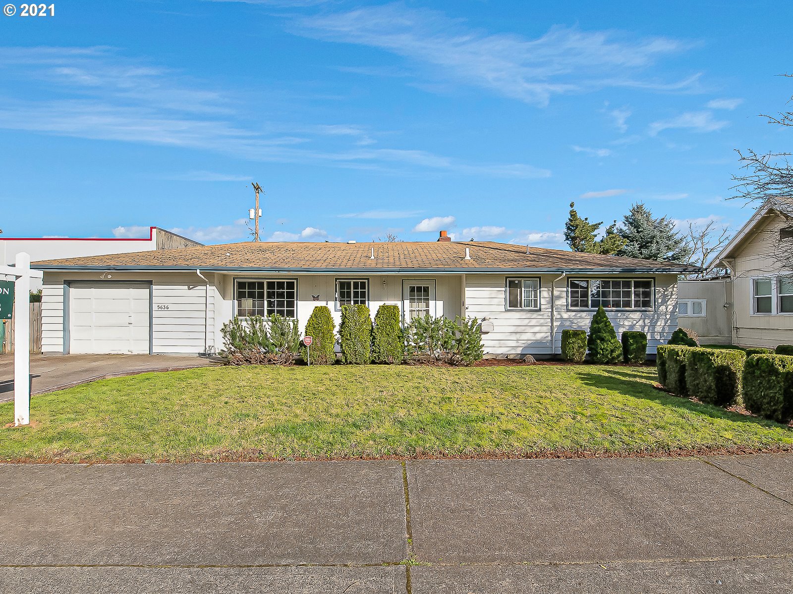 5636 SE 83RD AVE (1 of 30)