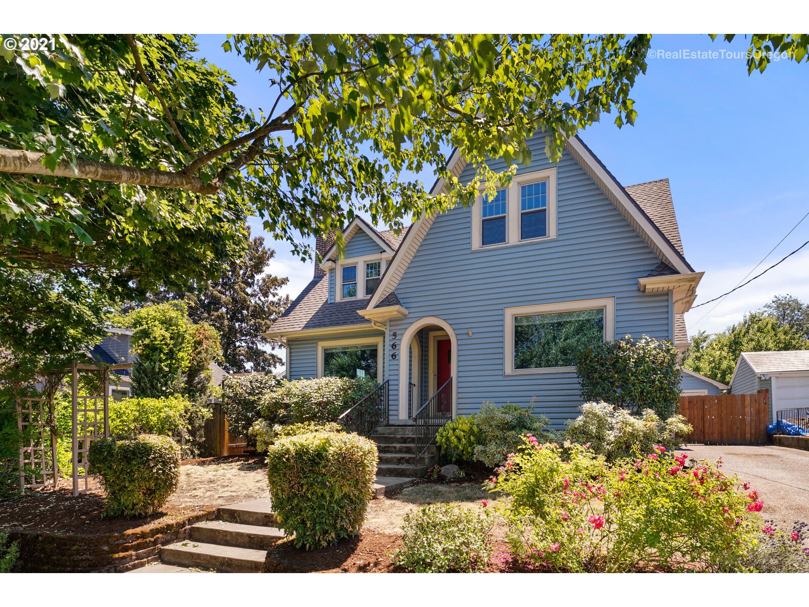 566 N LOMBARD ST (1 of 31)
