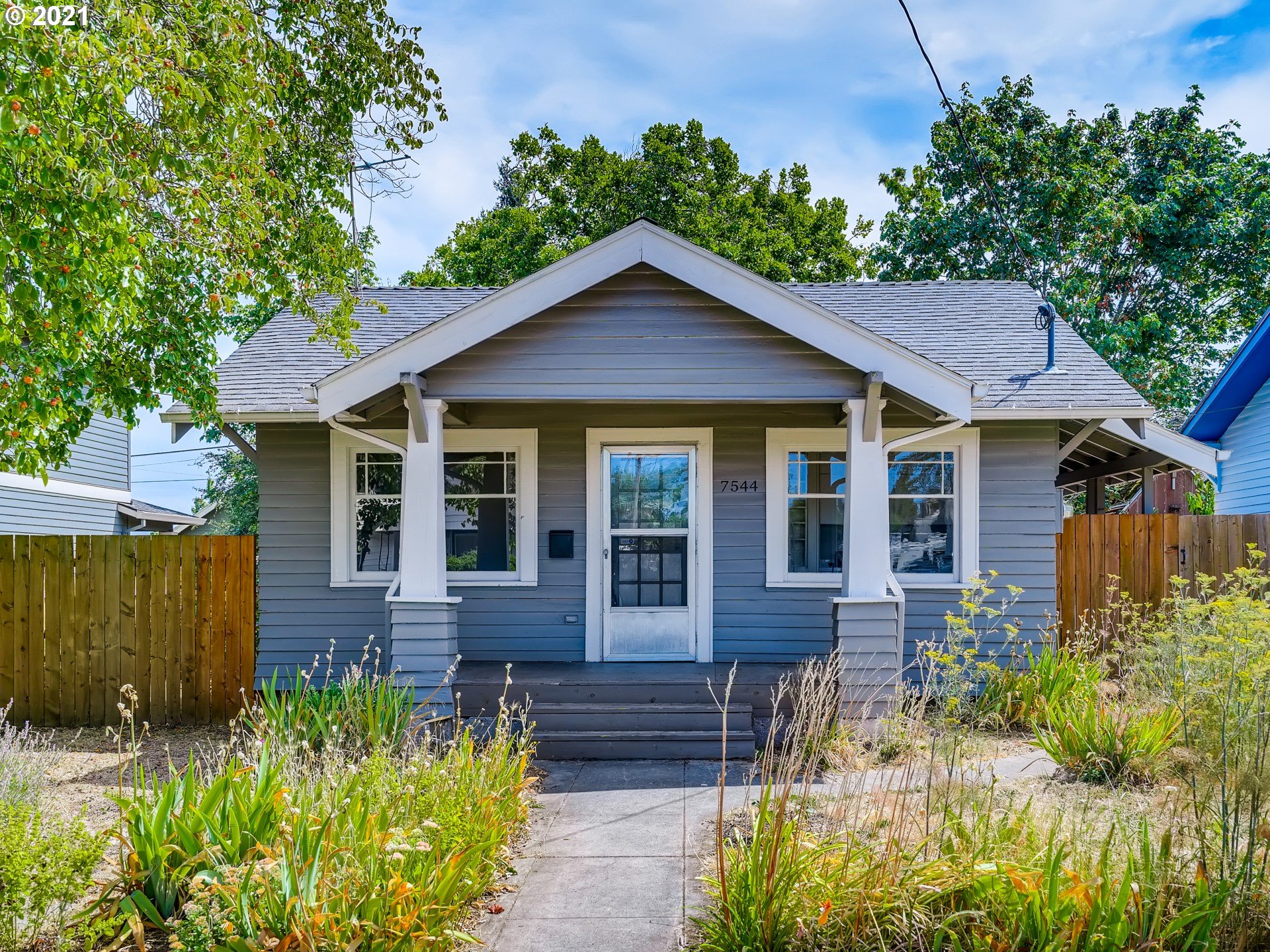 7544 N OMAHA AVE (1 of 28)