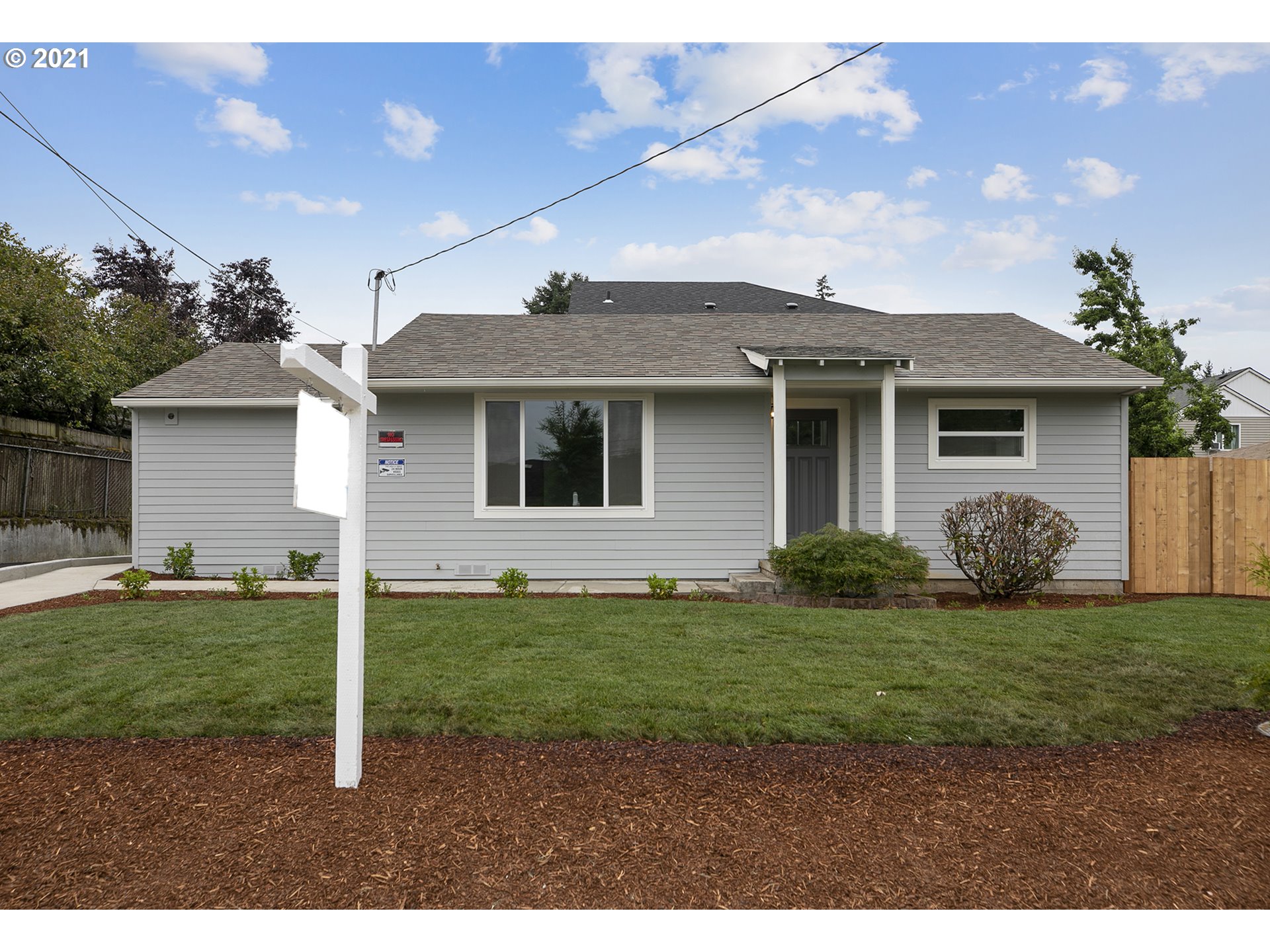 327 SE 129th AVE (1 of 17)
