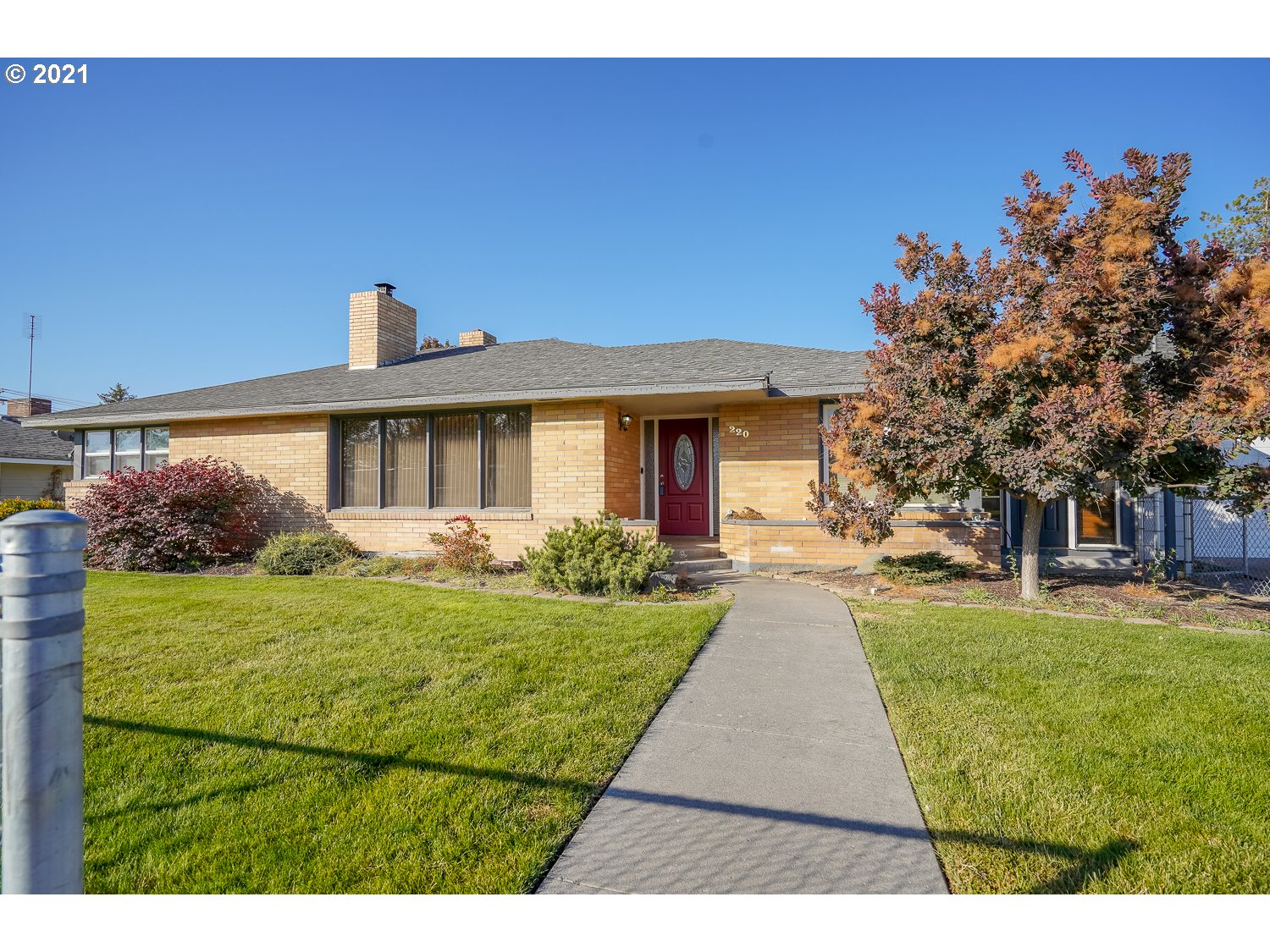 220 SW BUTTE DR (1 of 24)