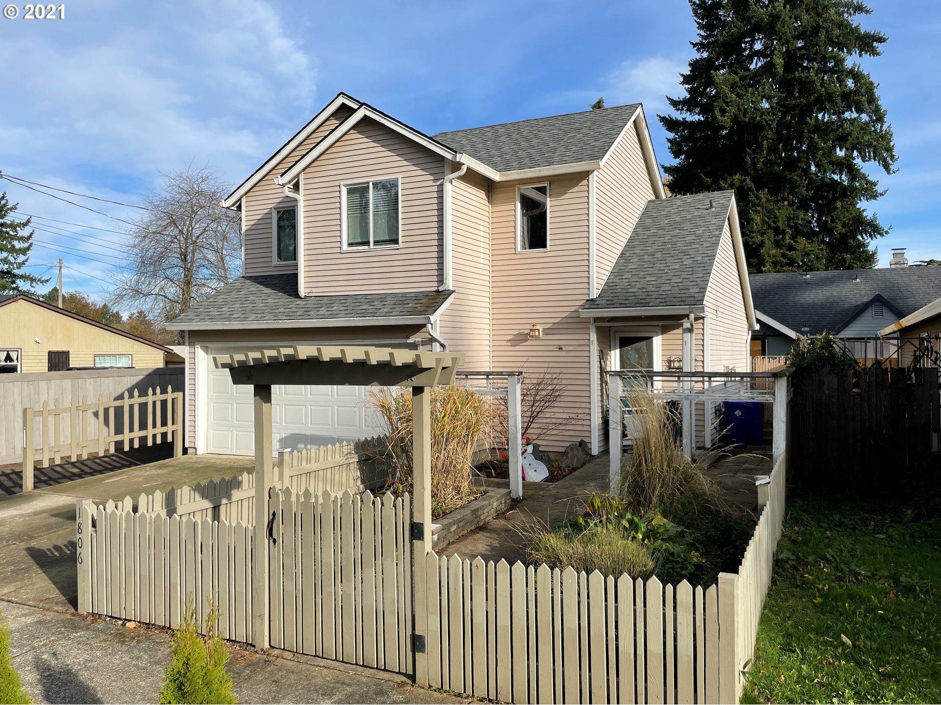 1806 SE 176TH AVE (1 of 32)