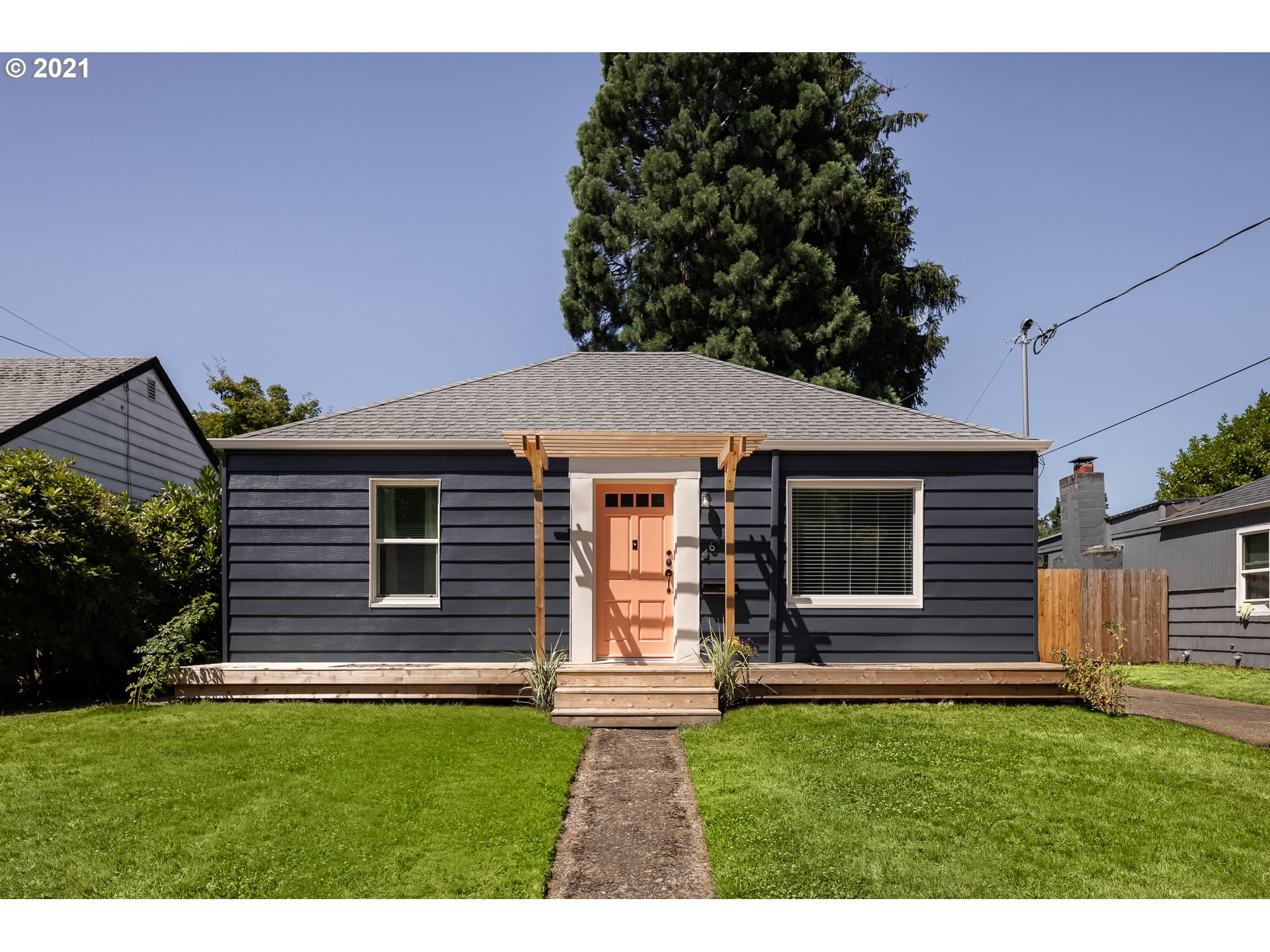 4647 SE 46TH AVE (1 of 19)
