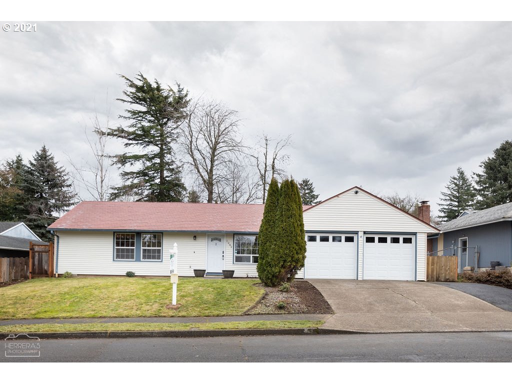 1242 SE 211TH AVE (1 of 28)