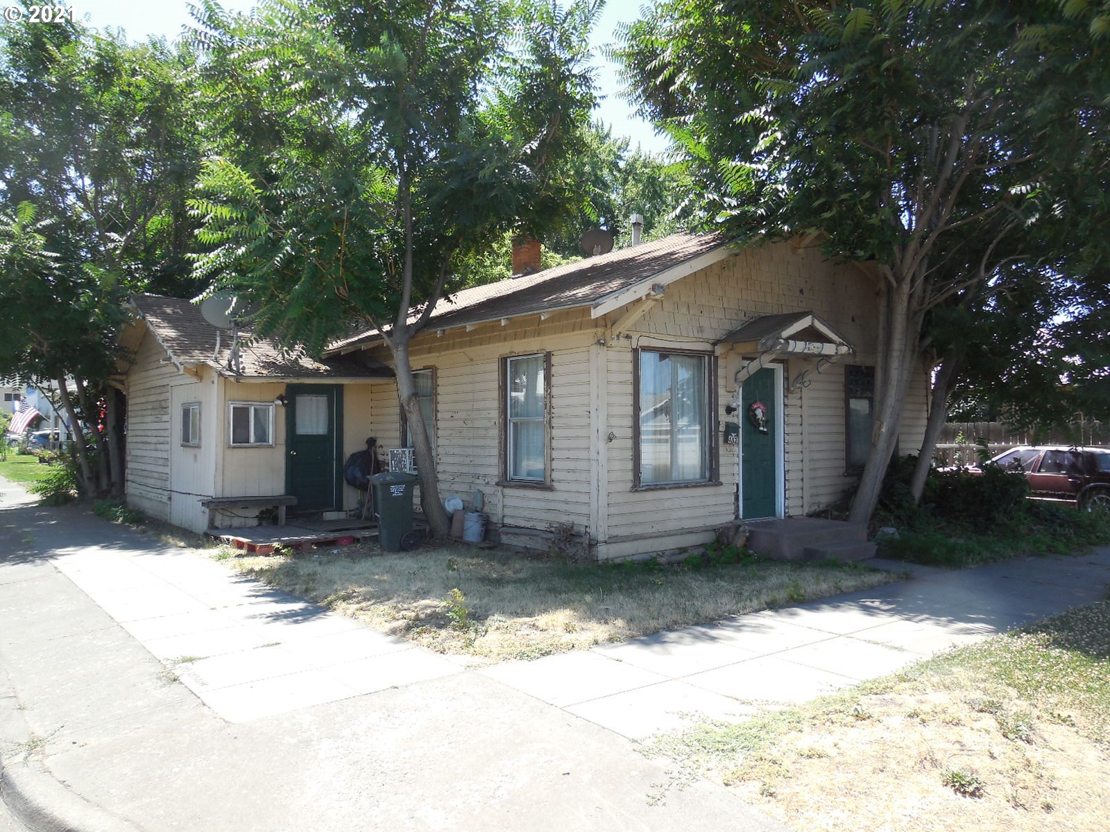 402 SW GOODWIN AVE (1 of 1)