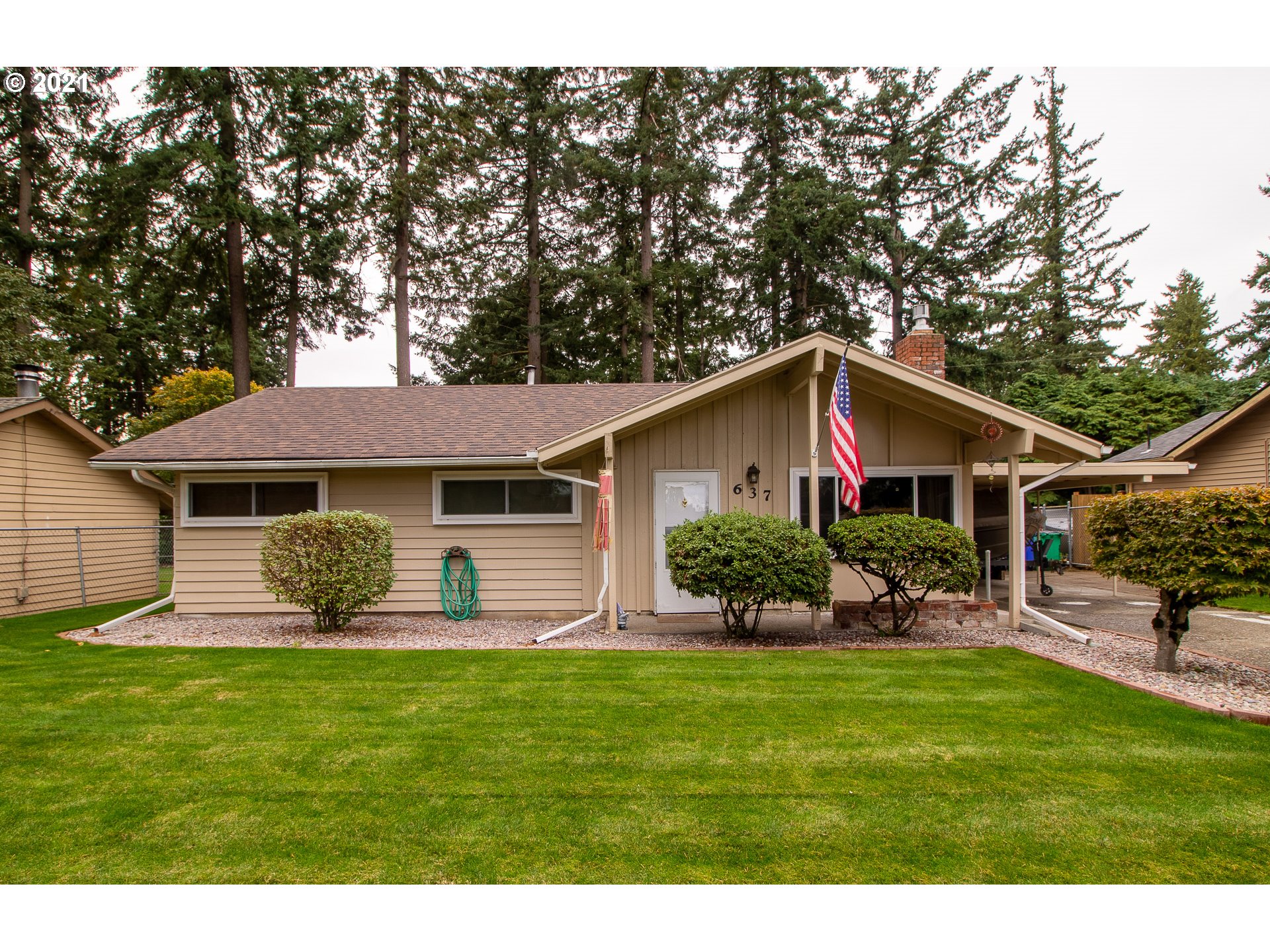 637 SE 137TH AVE (1 of 26)