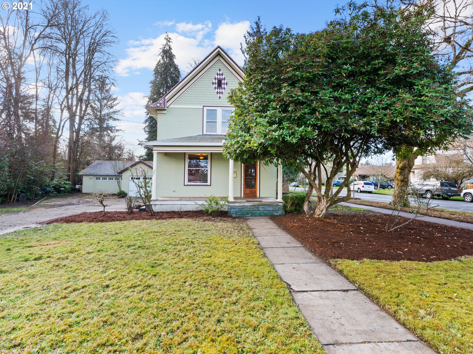 2304 17TH AVE (1 of 31)