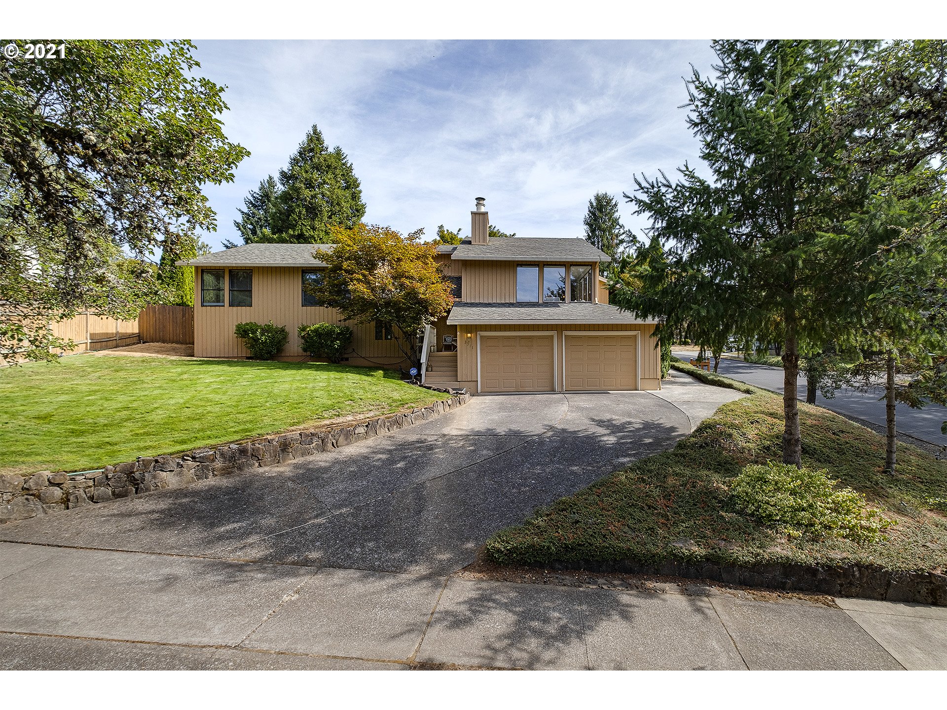 3311 FOREST GALE DR (1 of 27)