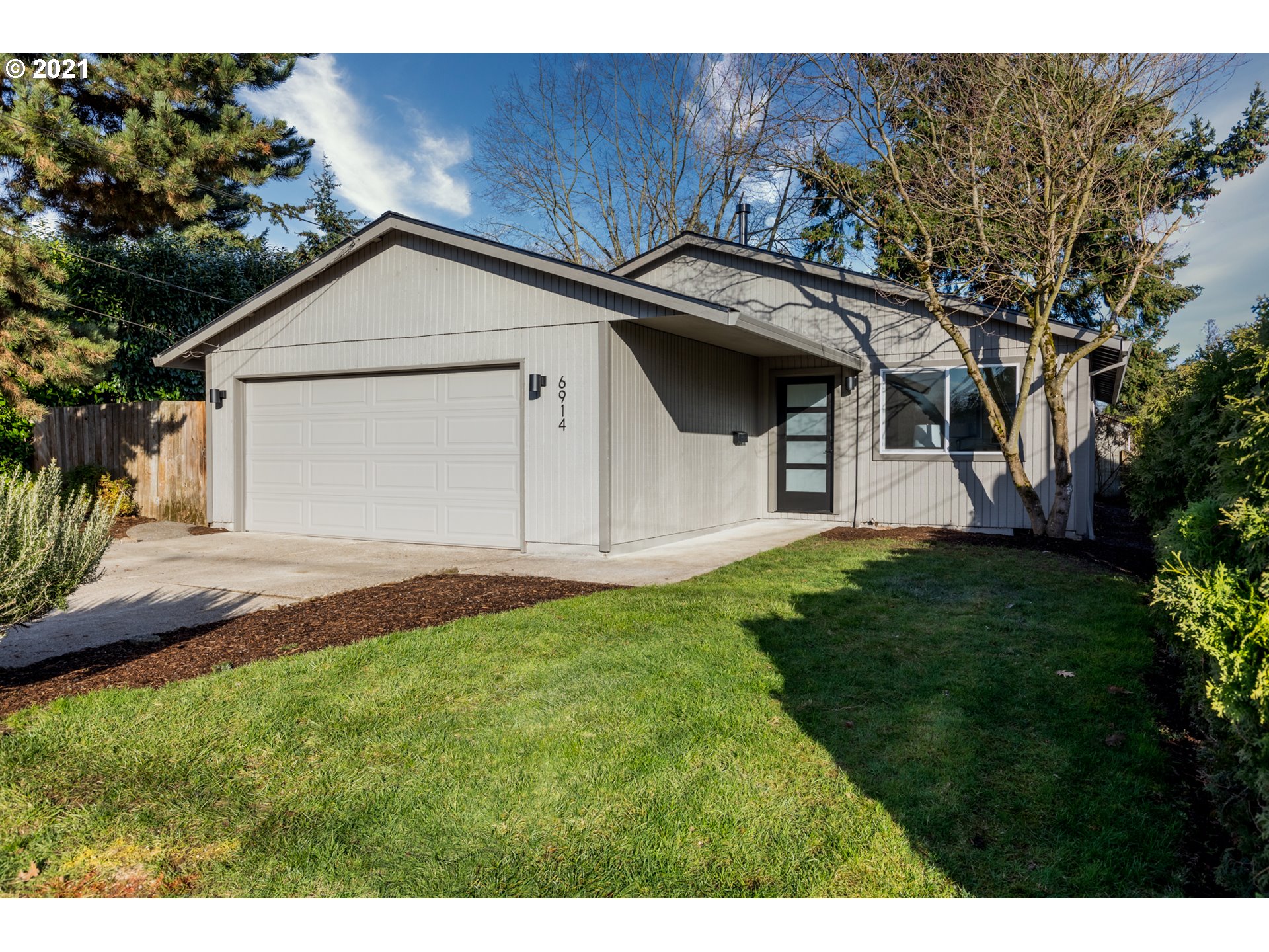 6914 SE 64TH AVE (1 of 22)