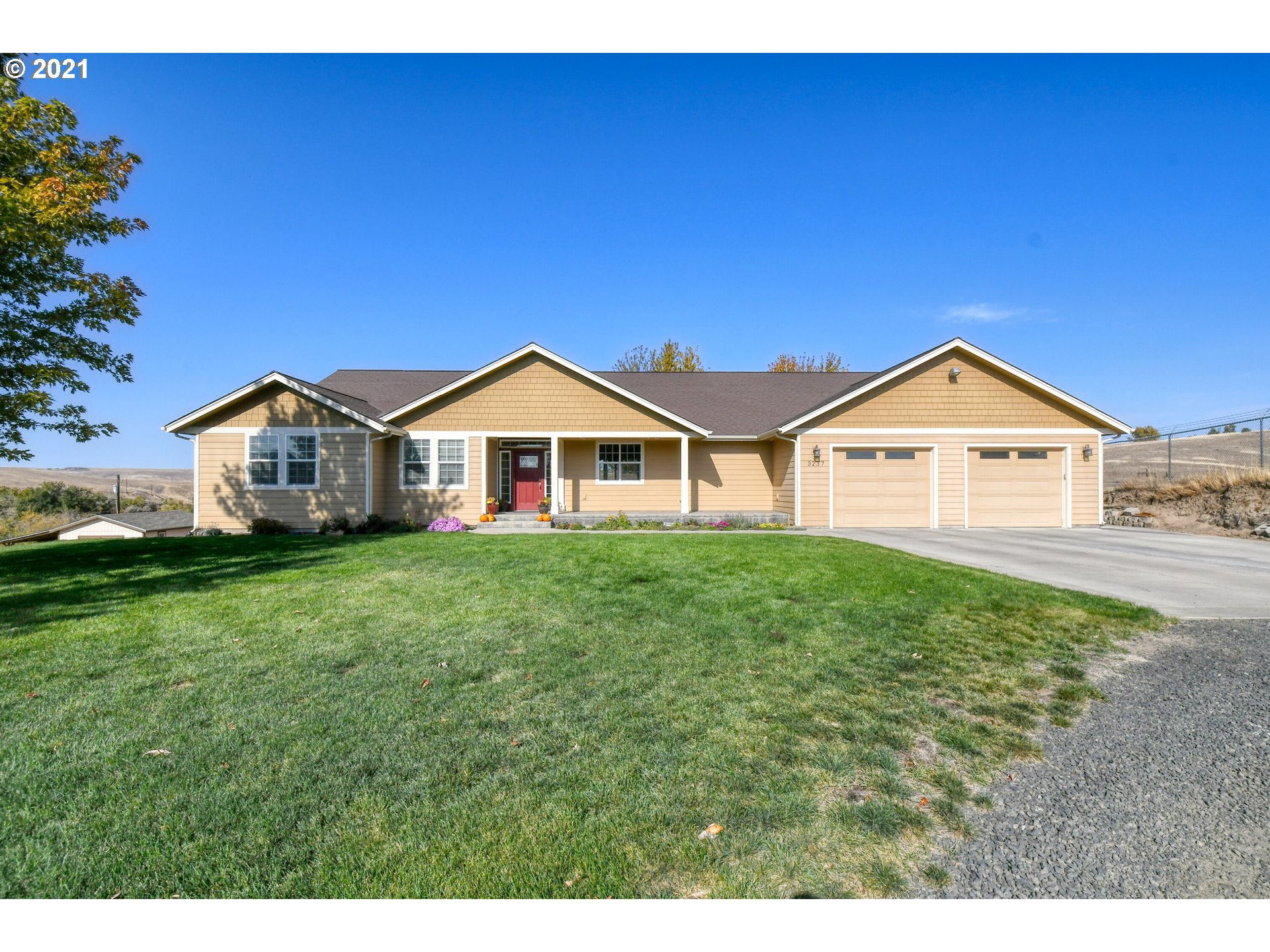 3237 SW HAILEY AVE (1 of 32)