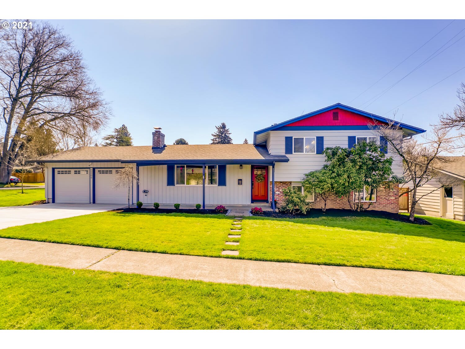 12500 SW FOOTHILL DR (1 of 30)