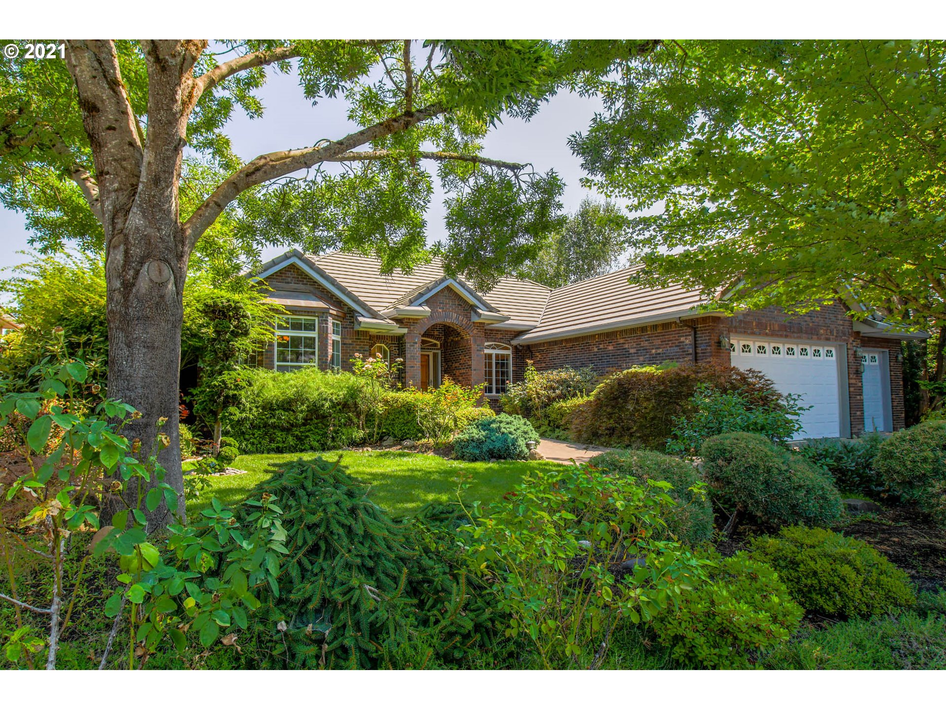 3299 LAKESIDE DR (1 of 32)