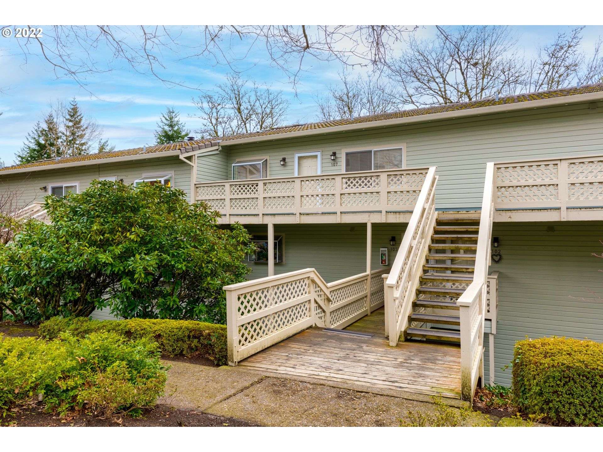 More Details about MLS # 22011580 : 3433 MCNARY PKWY 107