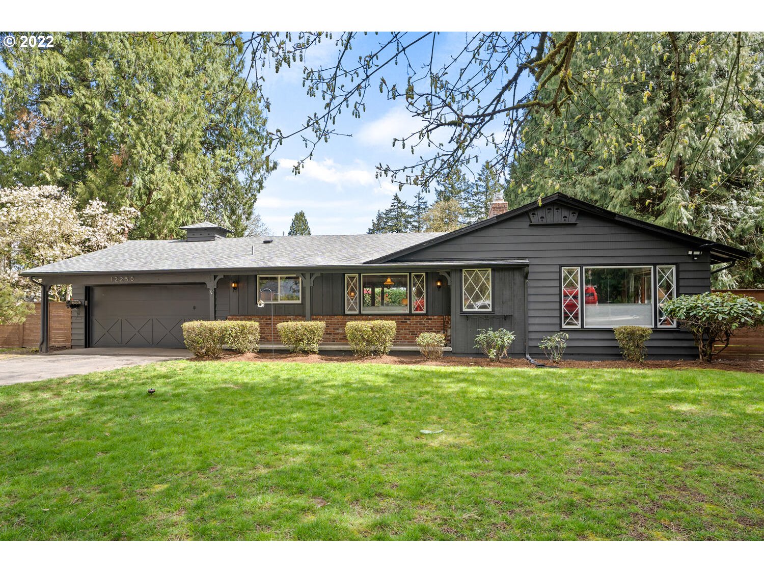 12250 SE River Rd, Milwaukie, OR 97222