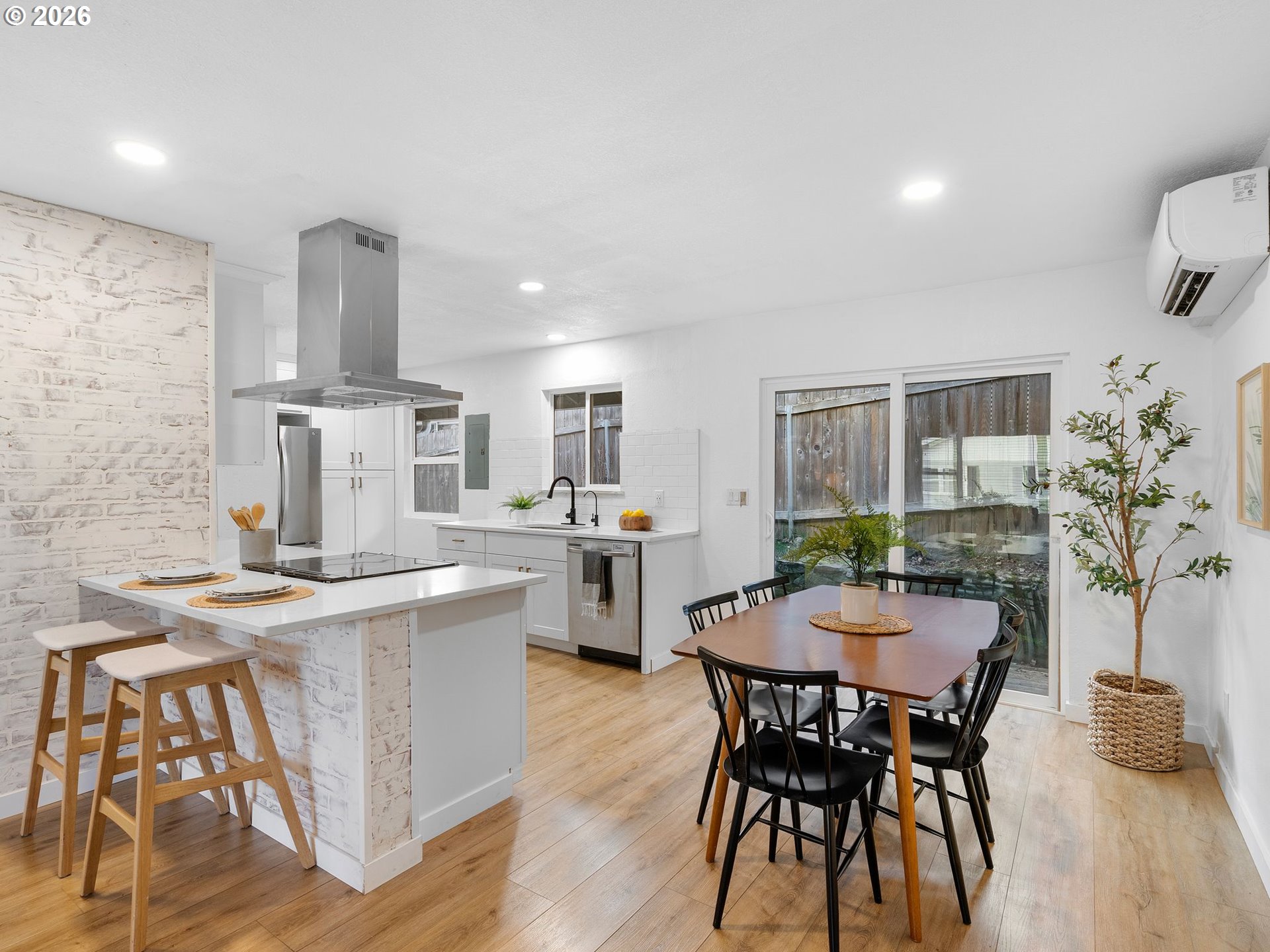 Photo #2: 100460072 Listing: Photo #2