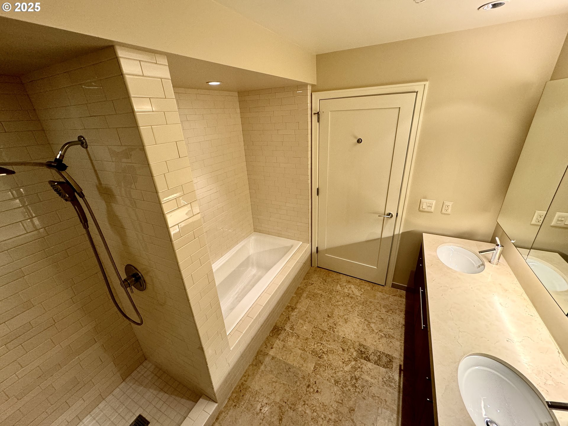 Photo #2: 100908023 Listing: Photo #2