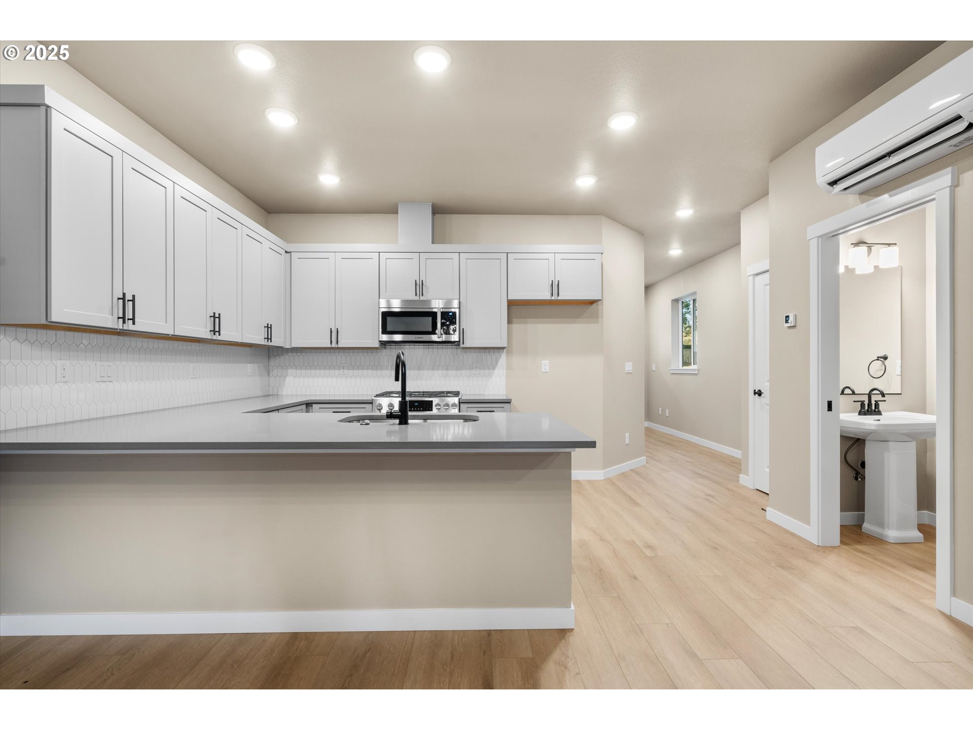 Photo #11: 102802734 Listing: Photo #11