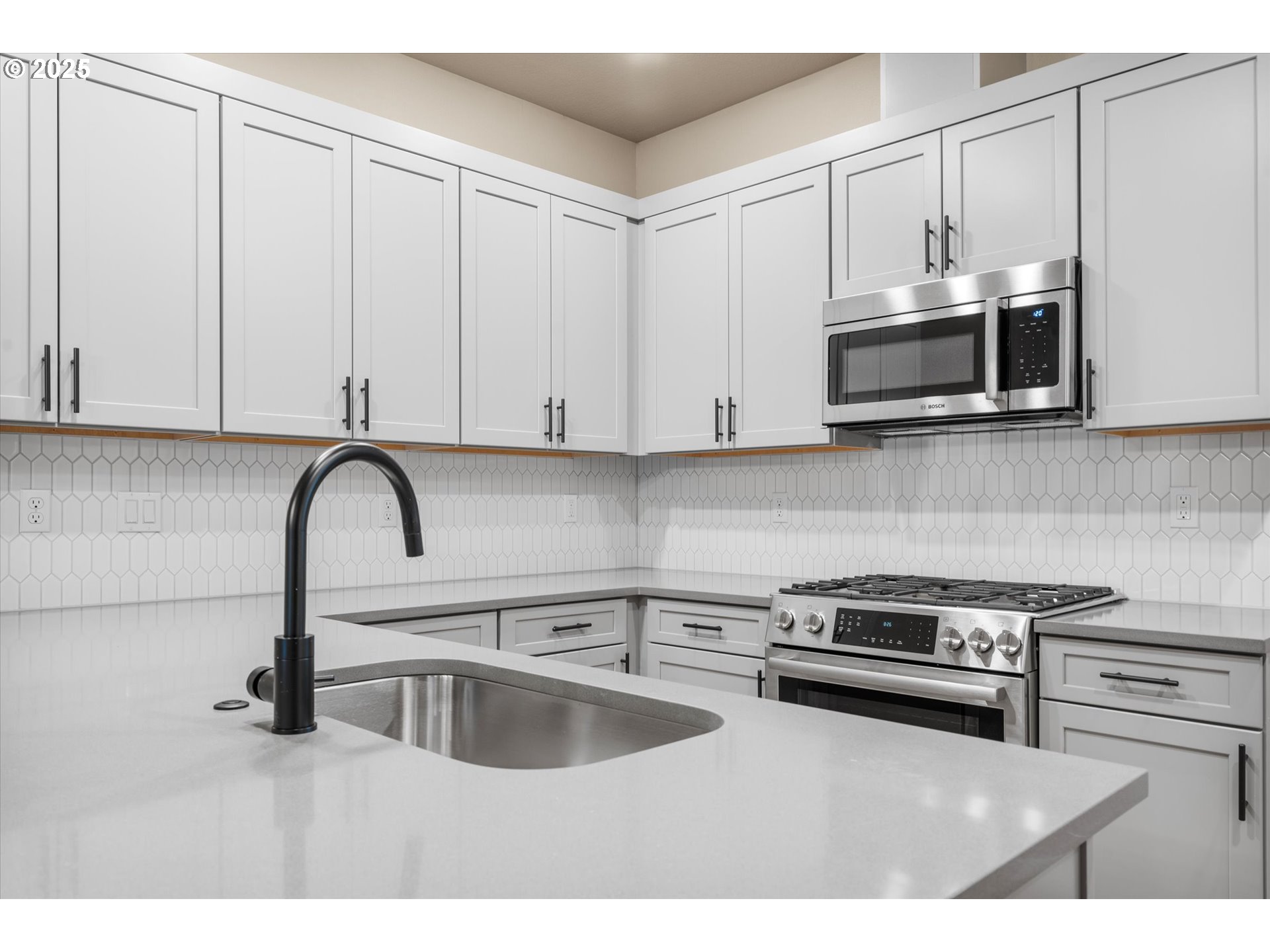 Photo #12: 102802734 Listing: Photo #12