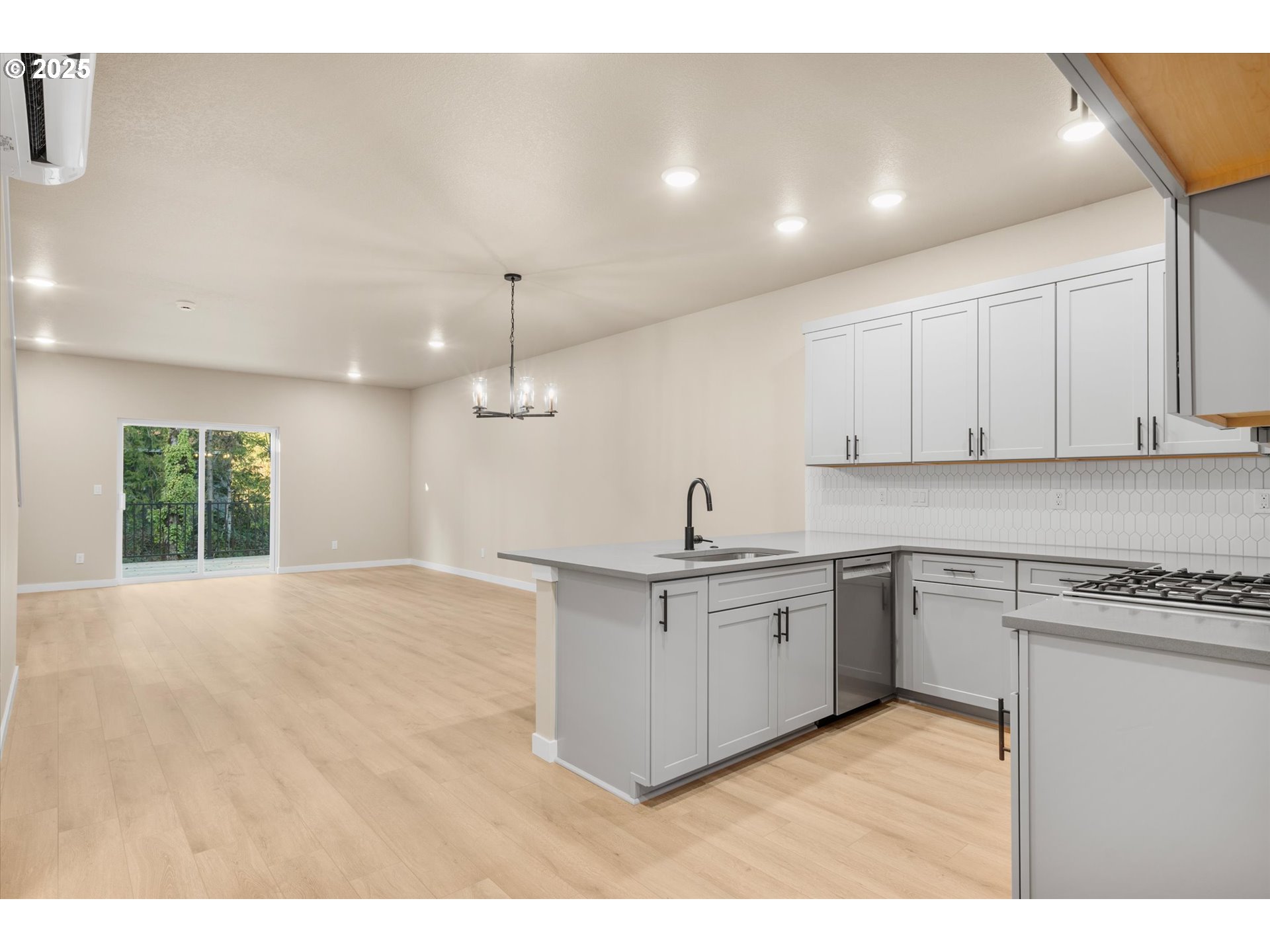 Photo #6: 102802734 Listing: Photo #6