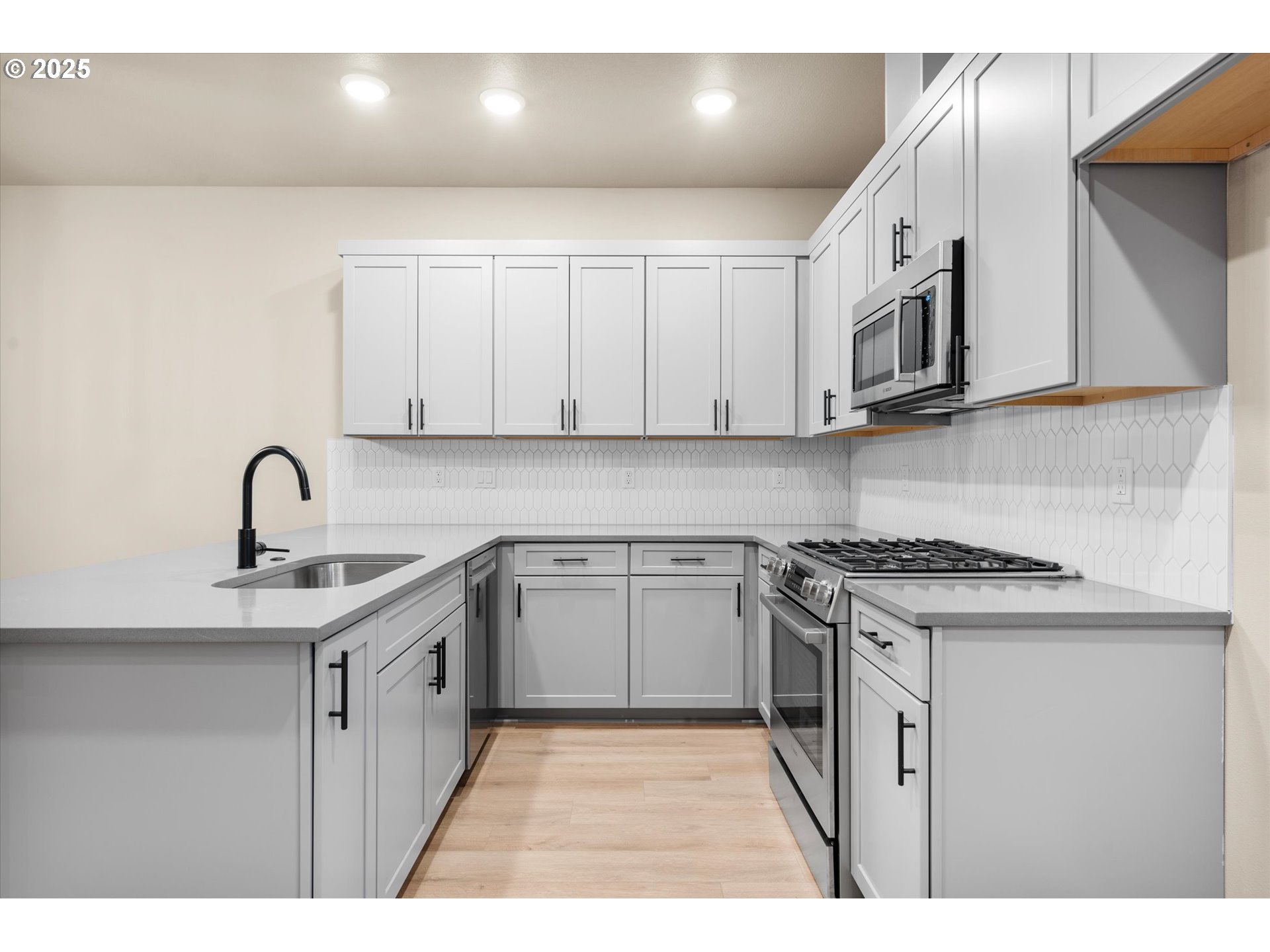 Photo #7: 102802734 Listing: Photo #7