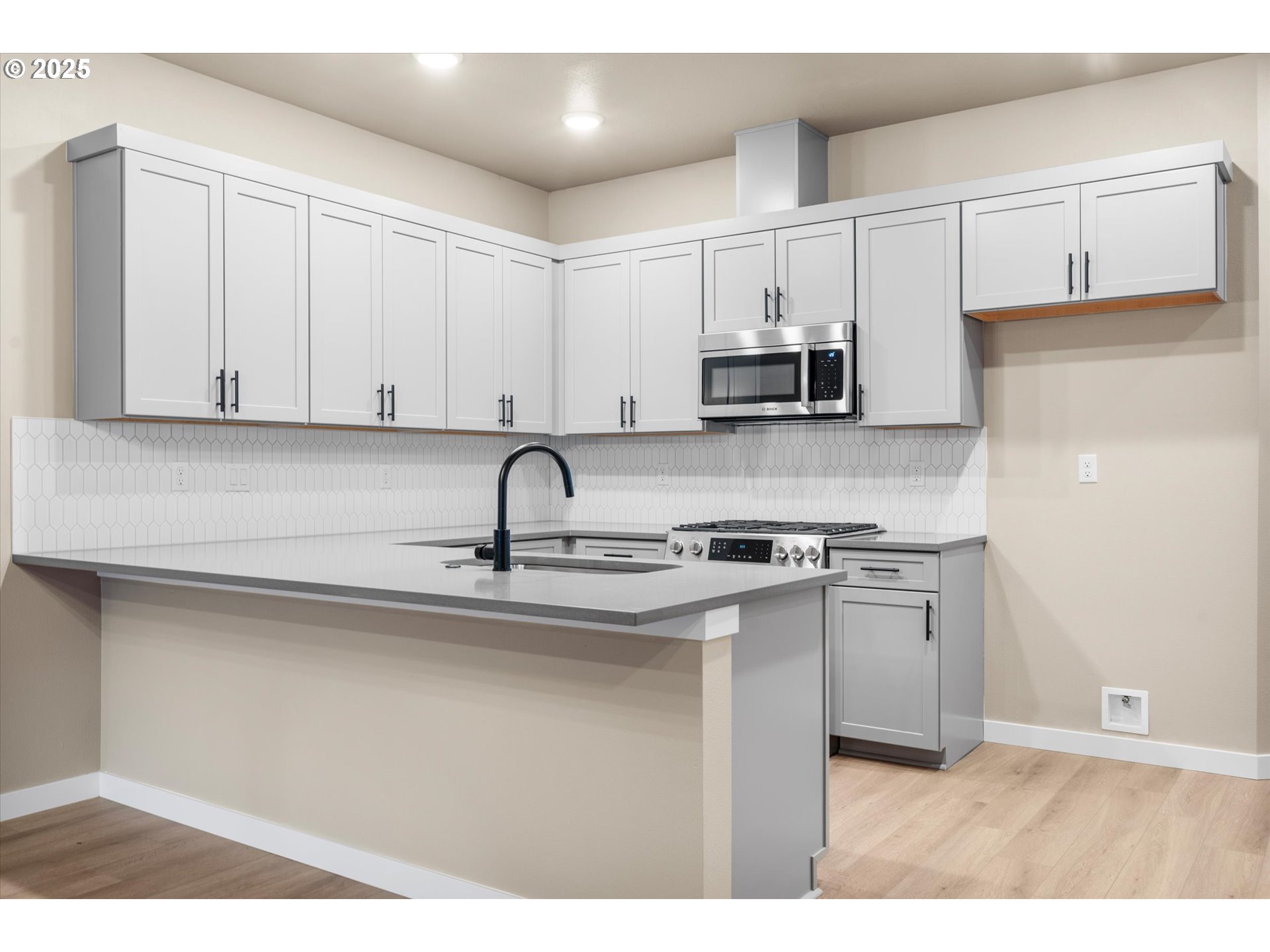 Photo #8: 102802734 Listing: Photo #8