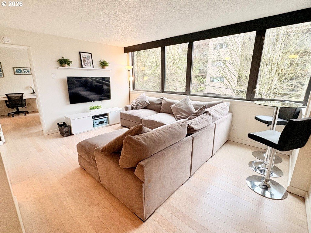 Photo #4: 103495234 Listing: Photo #4