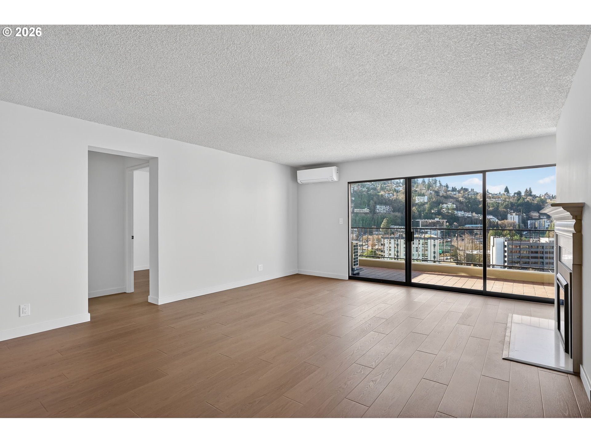 Photo #4: 104012499 Listing: Photo #4