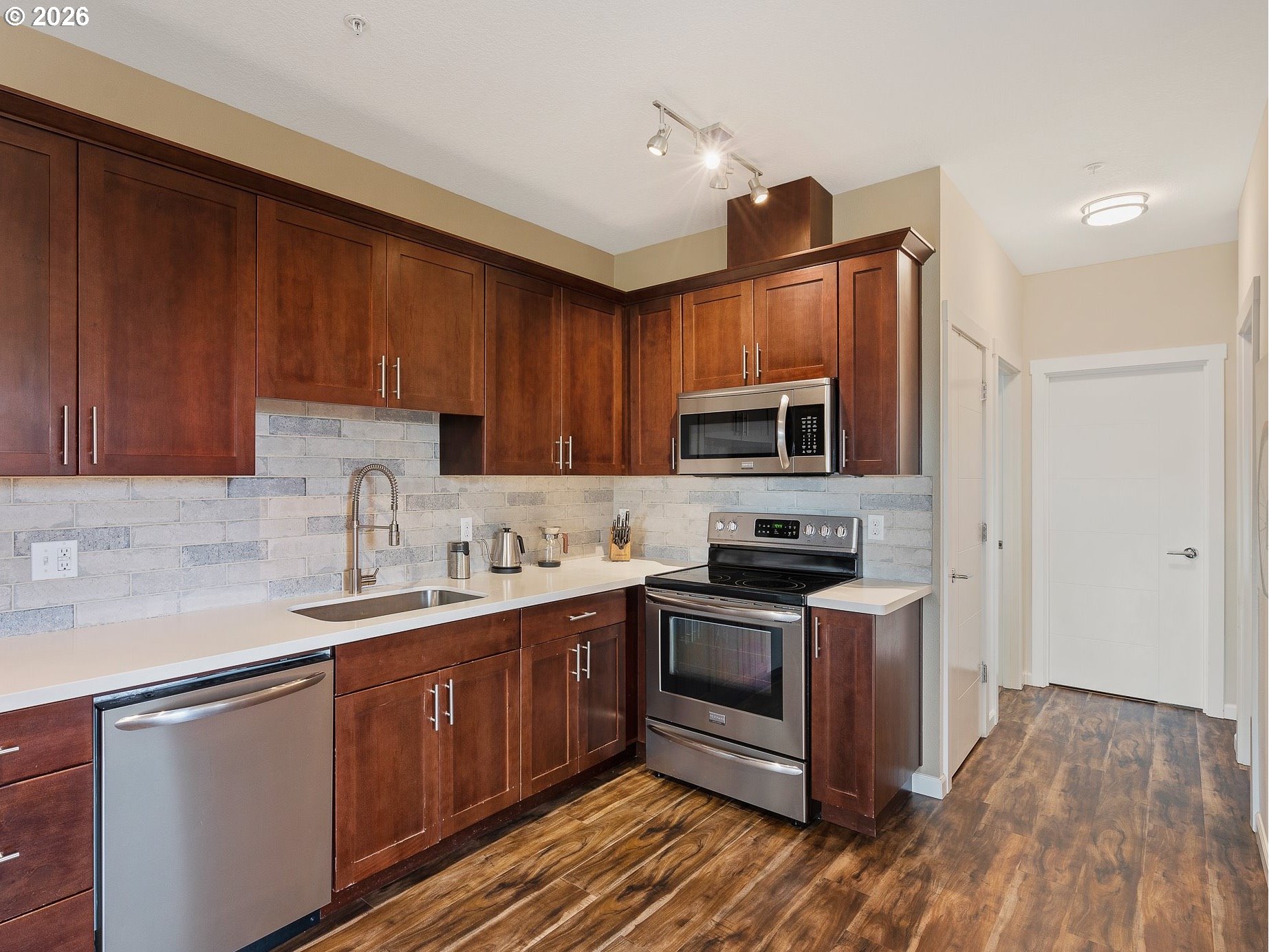 Photo #12: 105340994 Listing: Photo #12