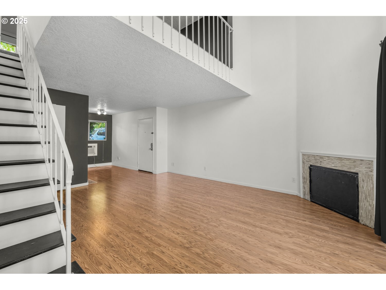 Photo #3: 107145302 Listing: Photo #3