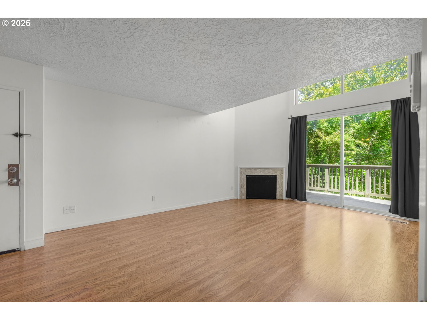 Photo #5: 107145302 Listing: Photo #5