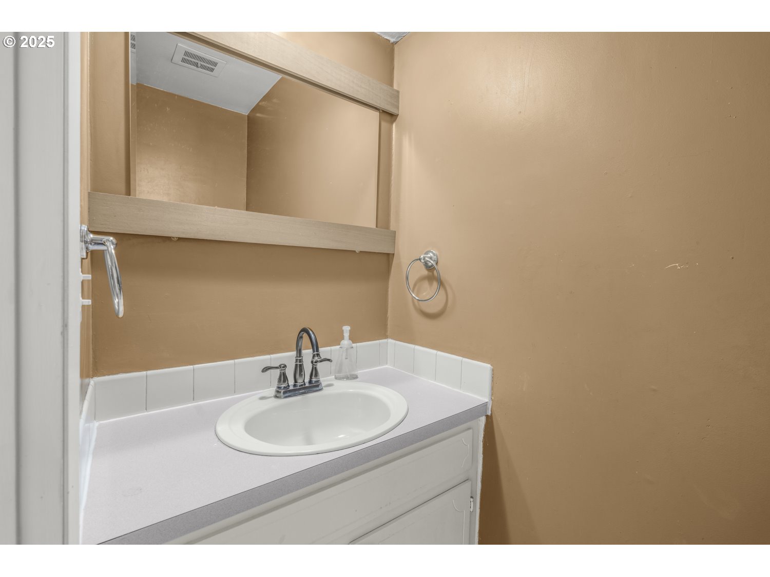 Photo #7: 107145302 Listing: Photo #7