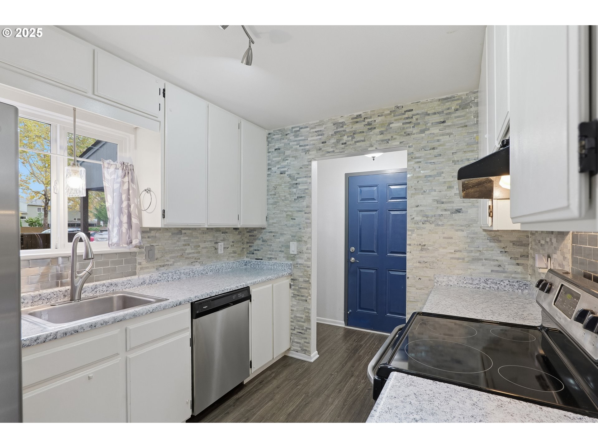 Photo #4: 114040655 Listing: Photo #4