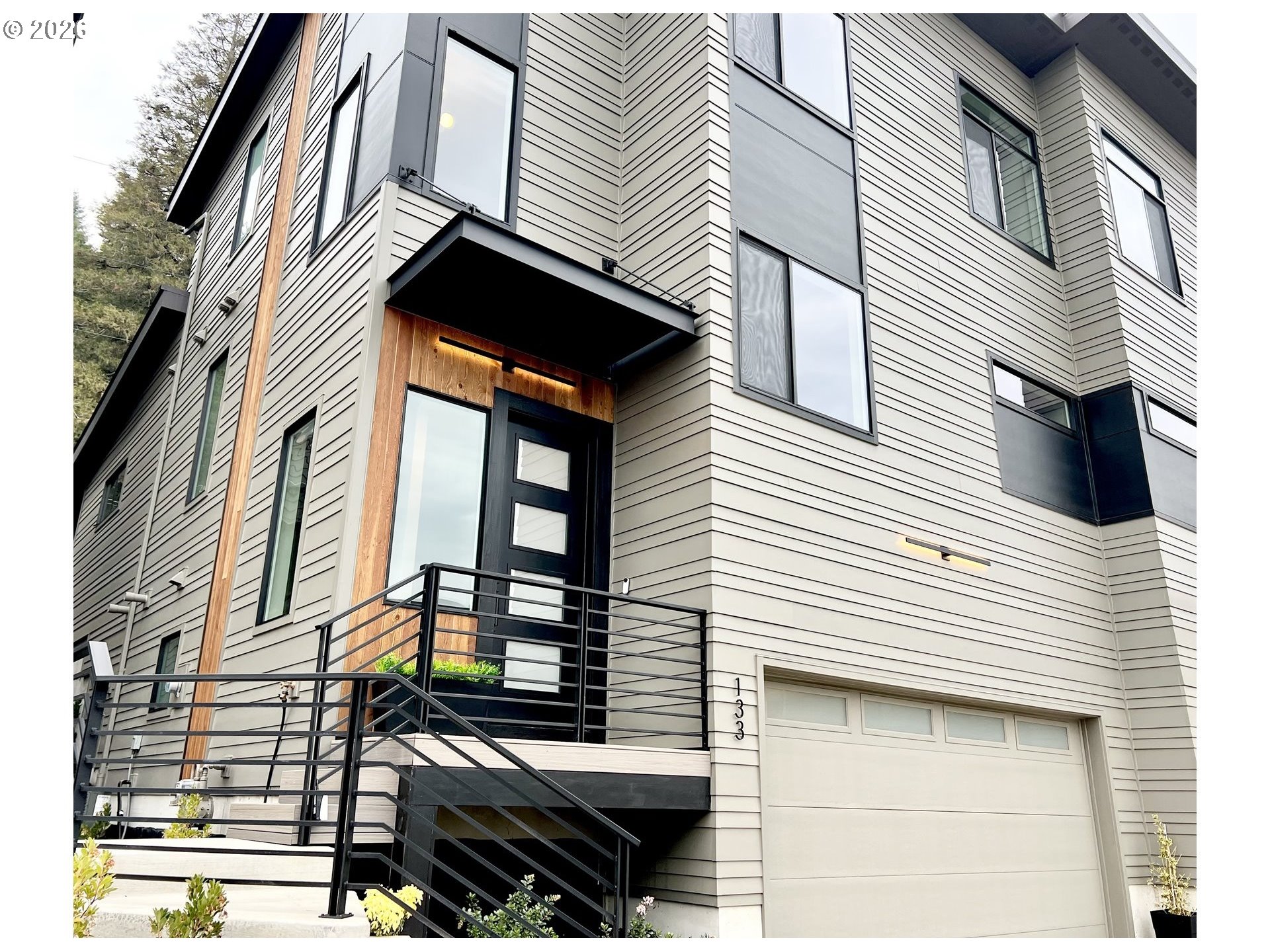 133 SHELTON MCMURPHEY BLVD, Eugene, OR, 97401