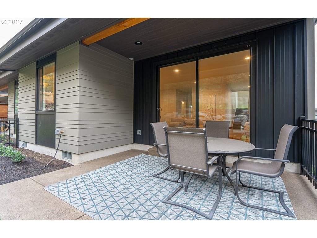 133 SHELTON MCMURPHEY BLVD, Eugene, OR, 97401