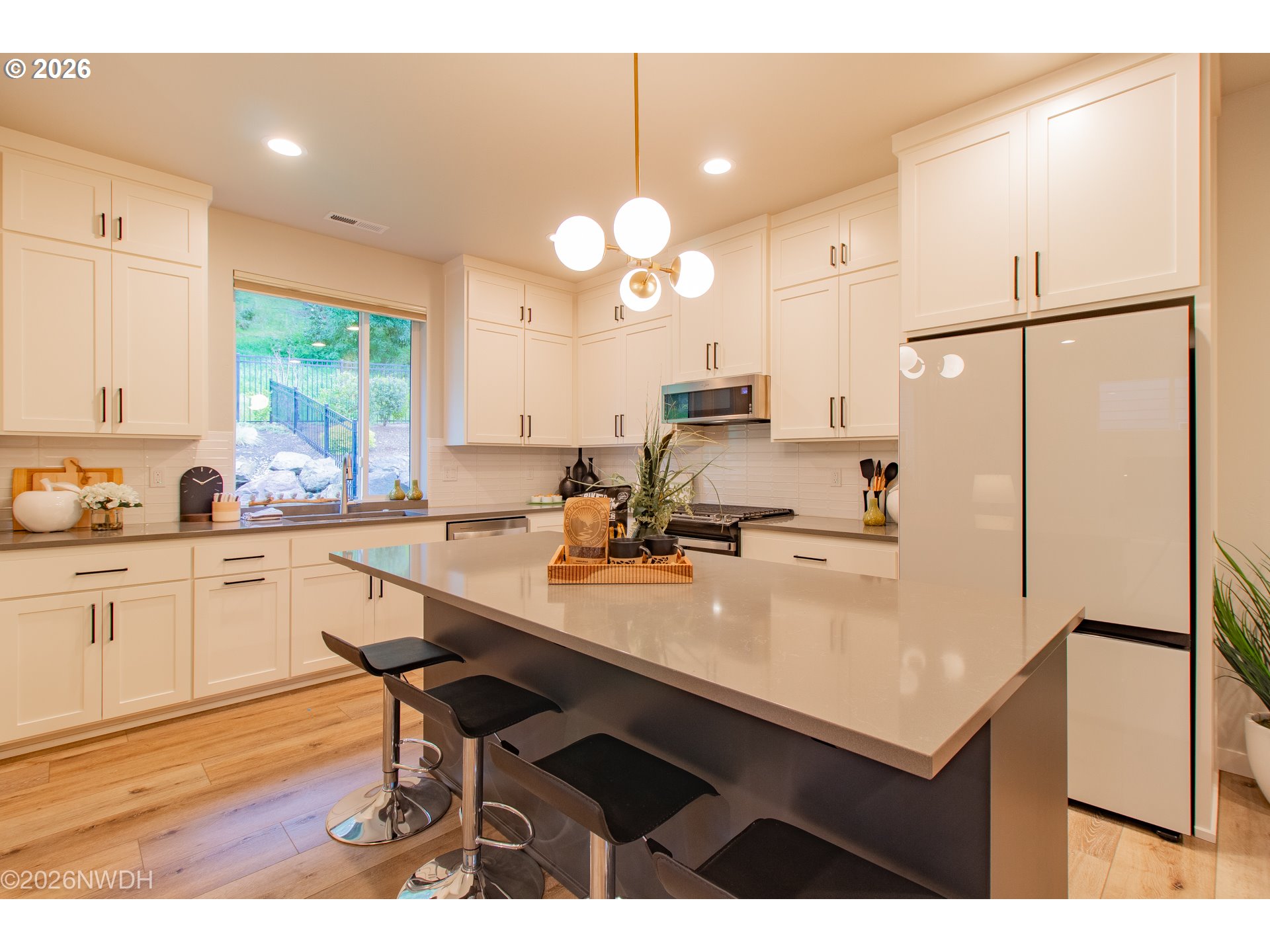 133 SHELTON MCMURPHEY BLVD, Eugene, OR, 97401