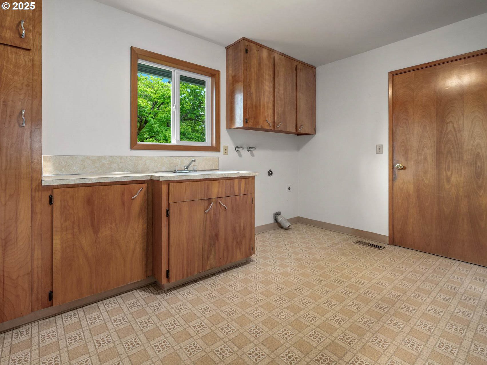 1540 SE MORGAN RD, Hillsboro, OR, 97123 1540 SE MORGAN RD, Hillsboro, OR, 97123