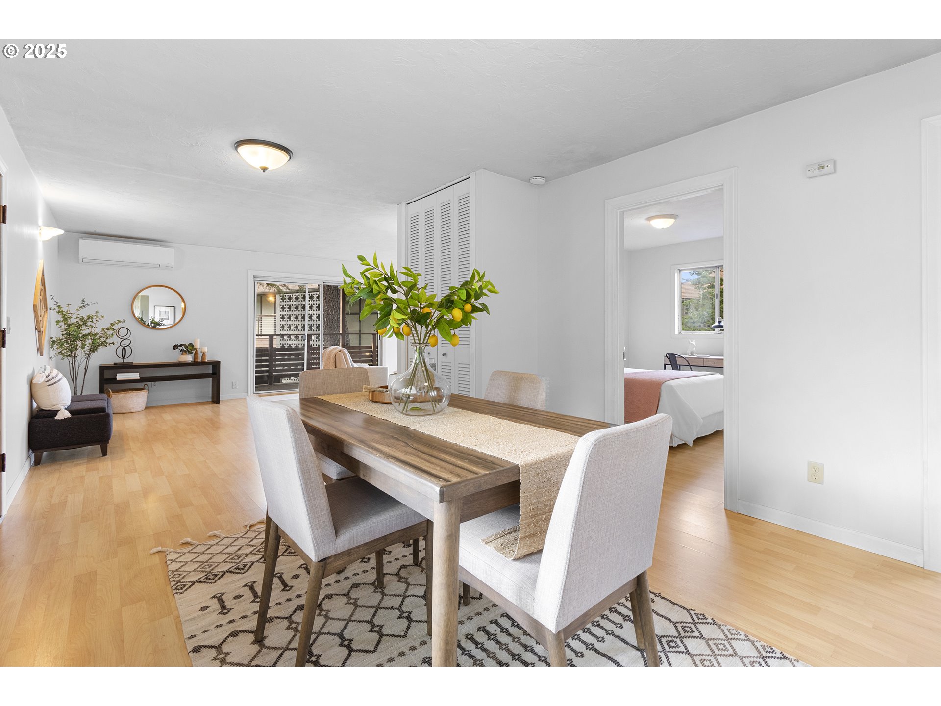 Photo #8: 119530028 Listing: Photo #8