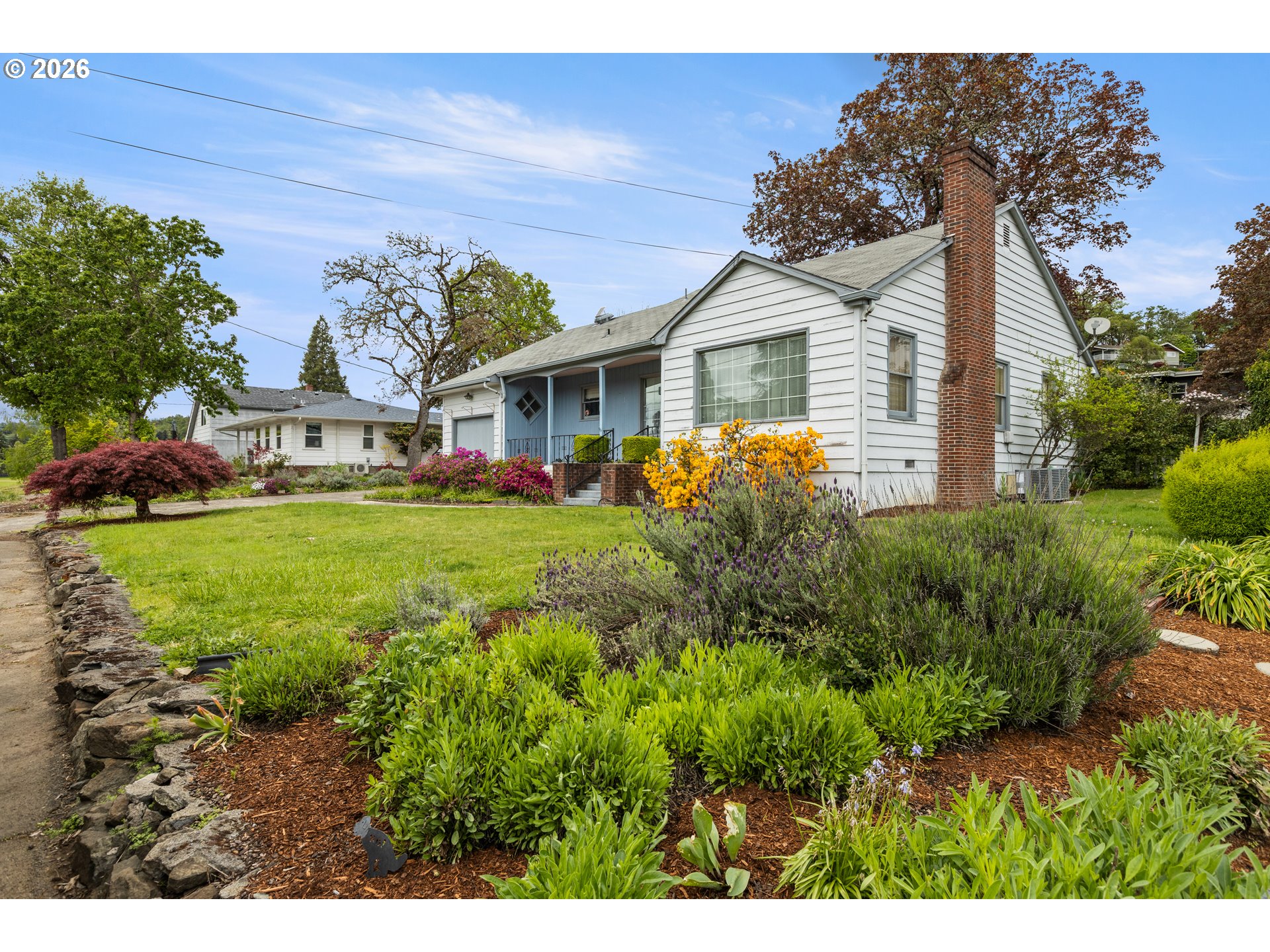 1564 NW ALMOND AVE, Roseburg, OR, 97471