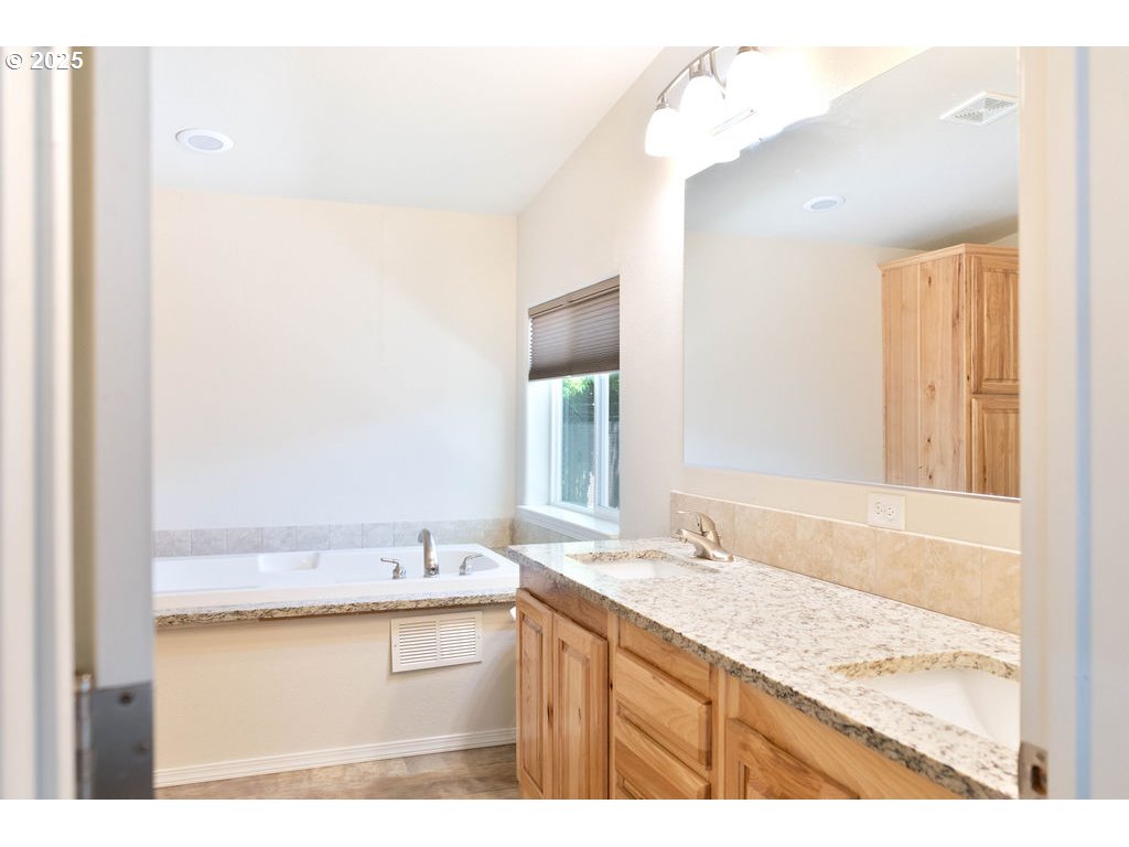 300 SW 7TH AVE UNIT 102, Battle Ground, WA, 98604